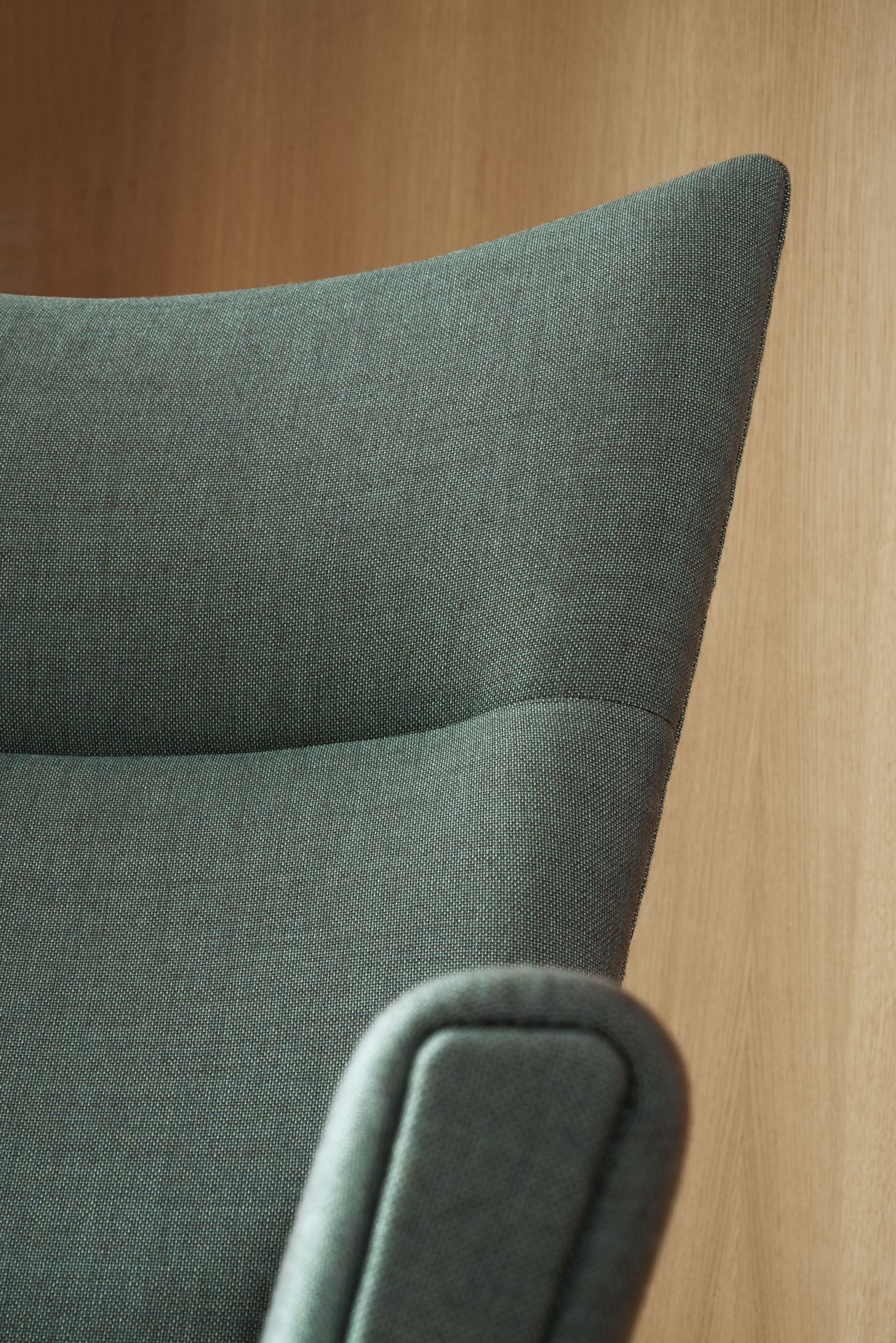 CH445 Wing Chair Passion Limited Edition Carl Hansen & Søn