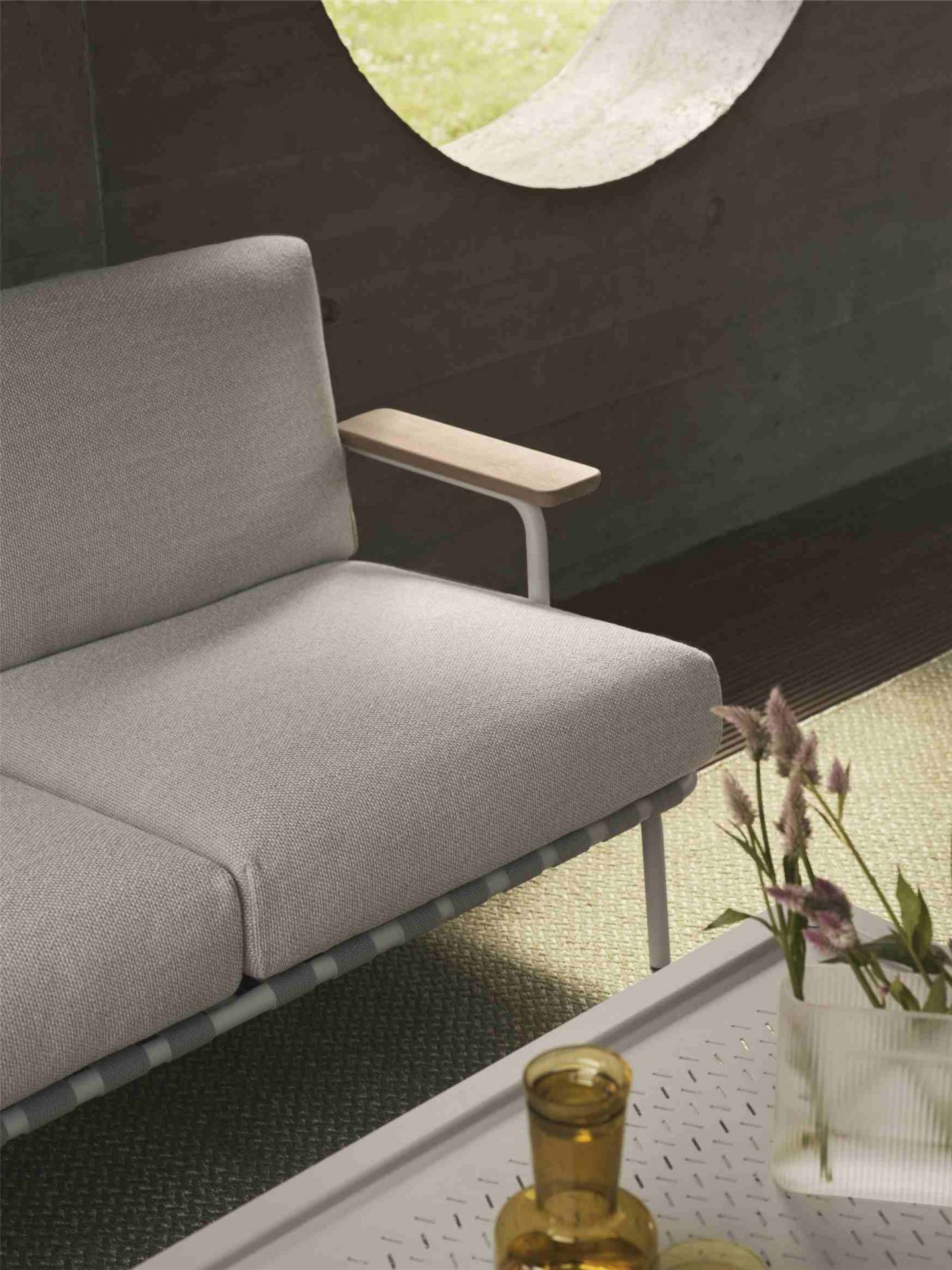 Ridge Vase Muuto Milchglas Hellblau H 35 cm Ridge Vase Muuto Milchglas Hellblau H 35 cm