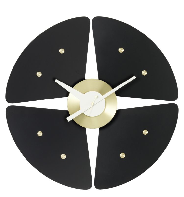 Schwarze Petal Clock Wanduhr von Vitra mit goldenem Ziffernblatt und weißen Zeigern. Design Wanduhr.