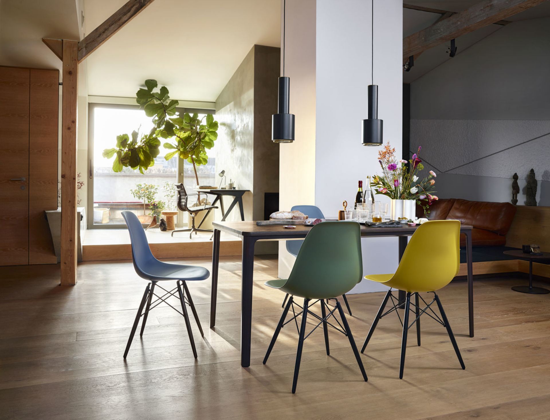Eames Plastic Side Chair DSW Stuhl Vitra Ahorn dunkel-Forest
