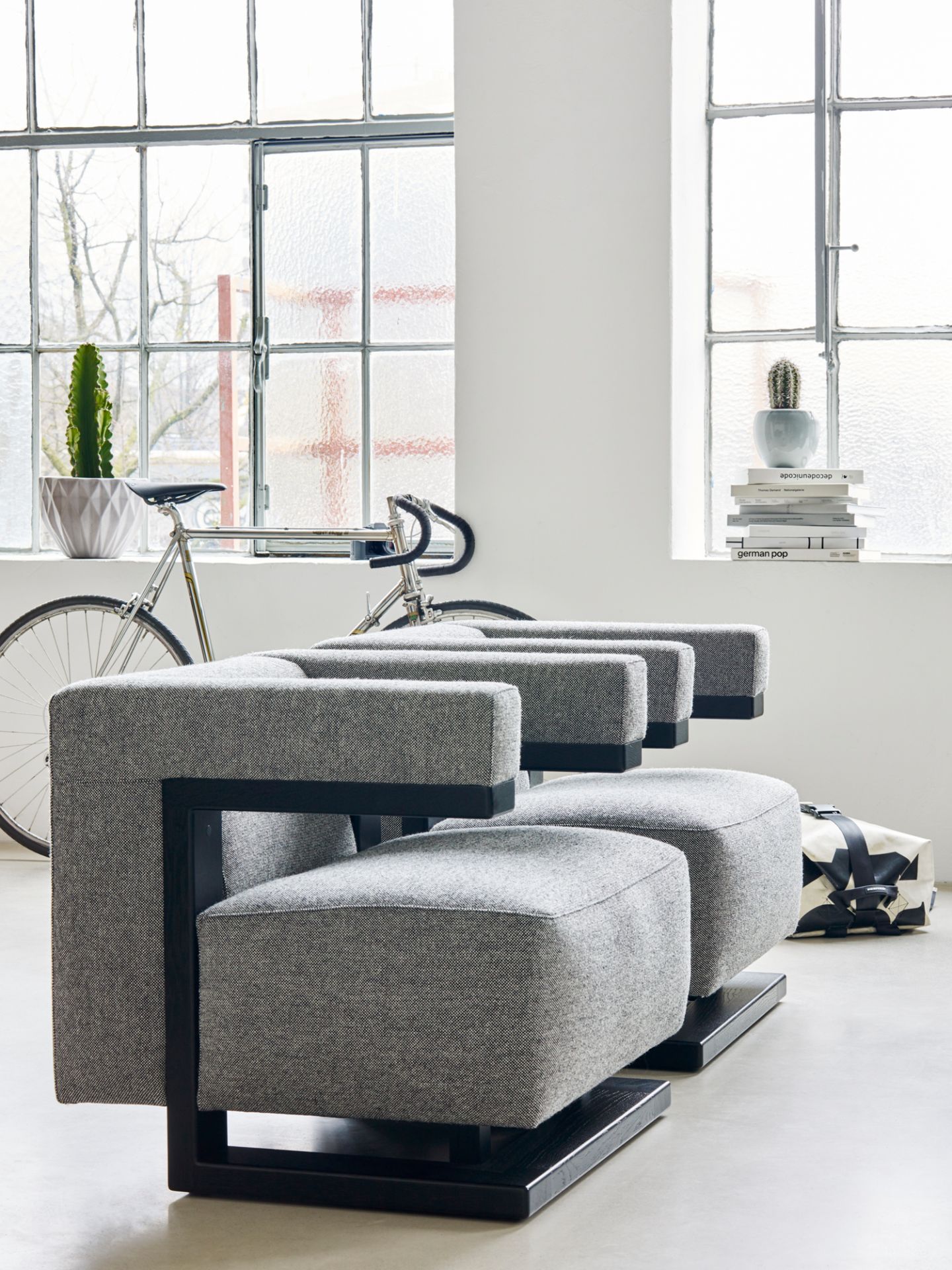 Gropius F51 Sessel Bauhaus Reedition Tecta Hallingdal 130 Grau / Gestell Eiche massiv