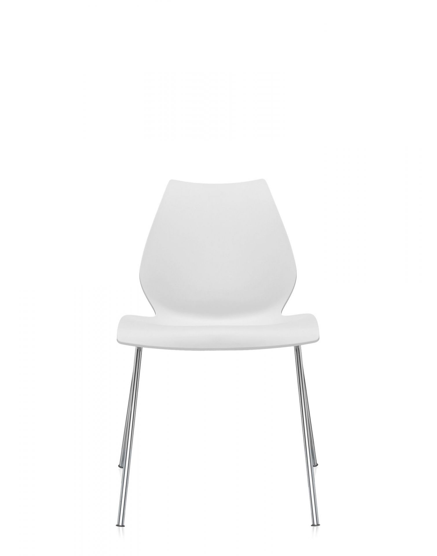 Weißer Kartell Maui Stuhl ohne Armlehne mit Chromgestell, Frontansicht. Design Bürostuhl.