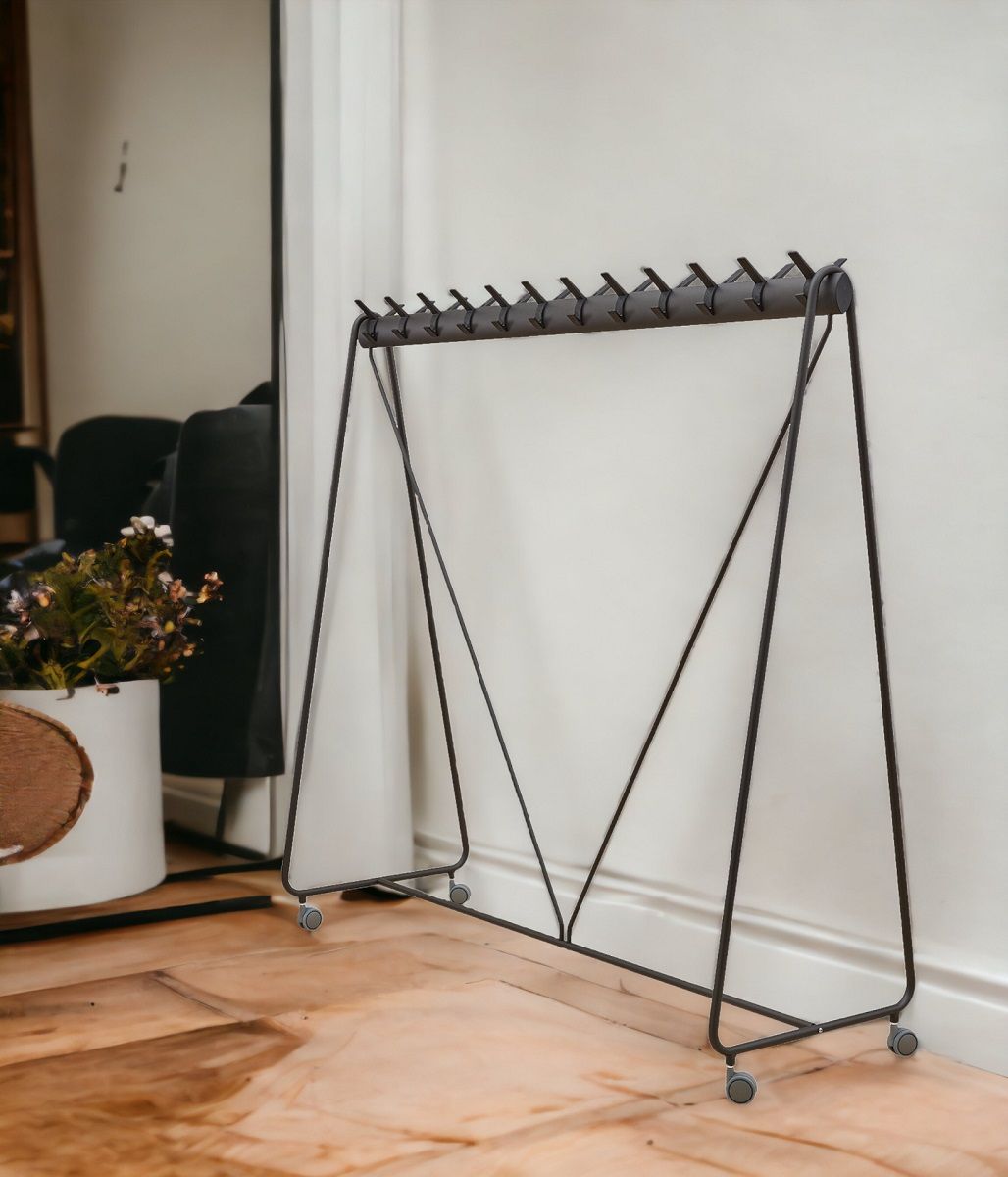 Ellipse Garderobe auf Rollen mit 24 Haken Segis
