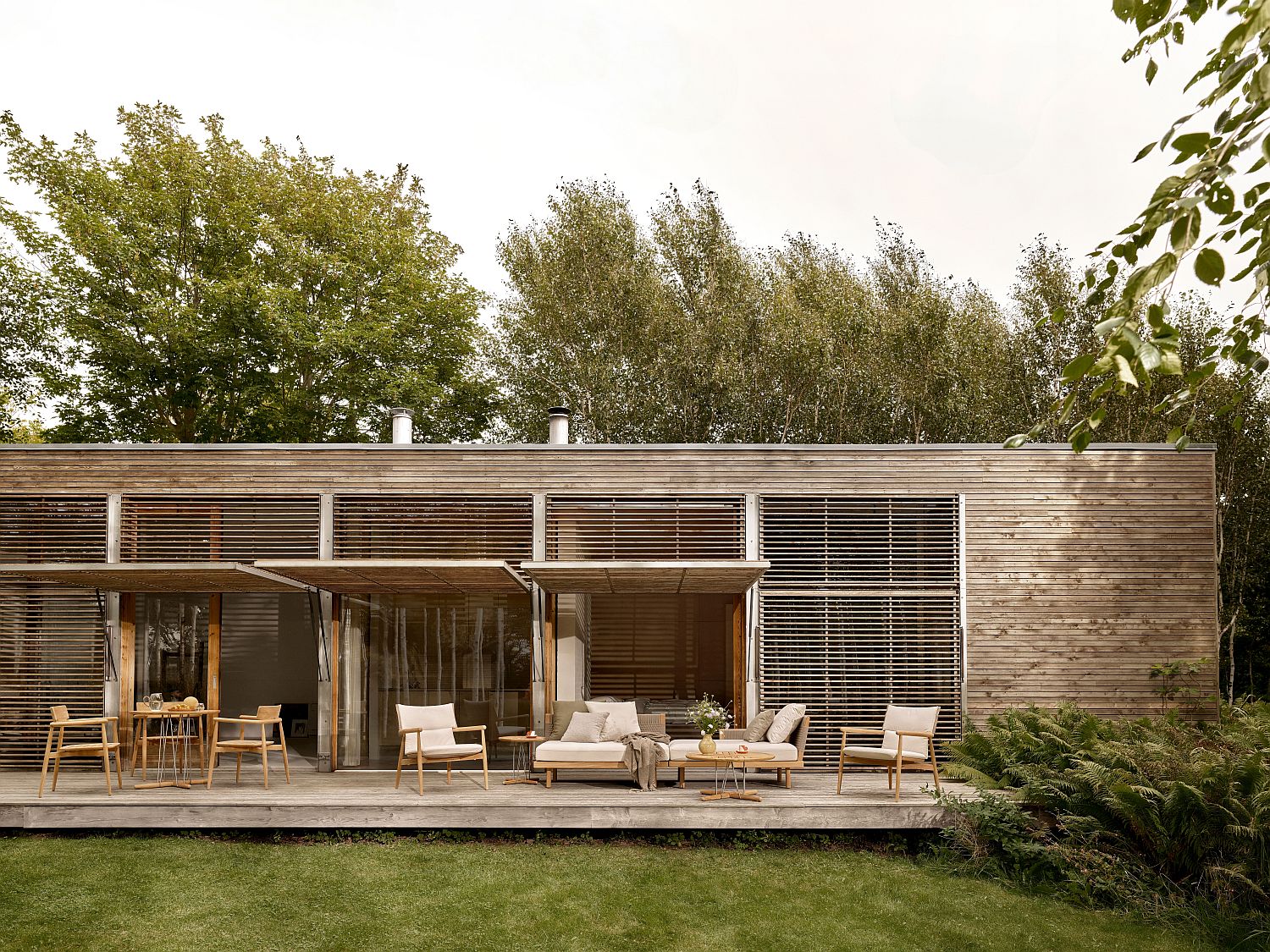 Embrace Outdoor Lounge Chair Stuhl mit Kissen Carl Hansen & Søn