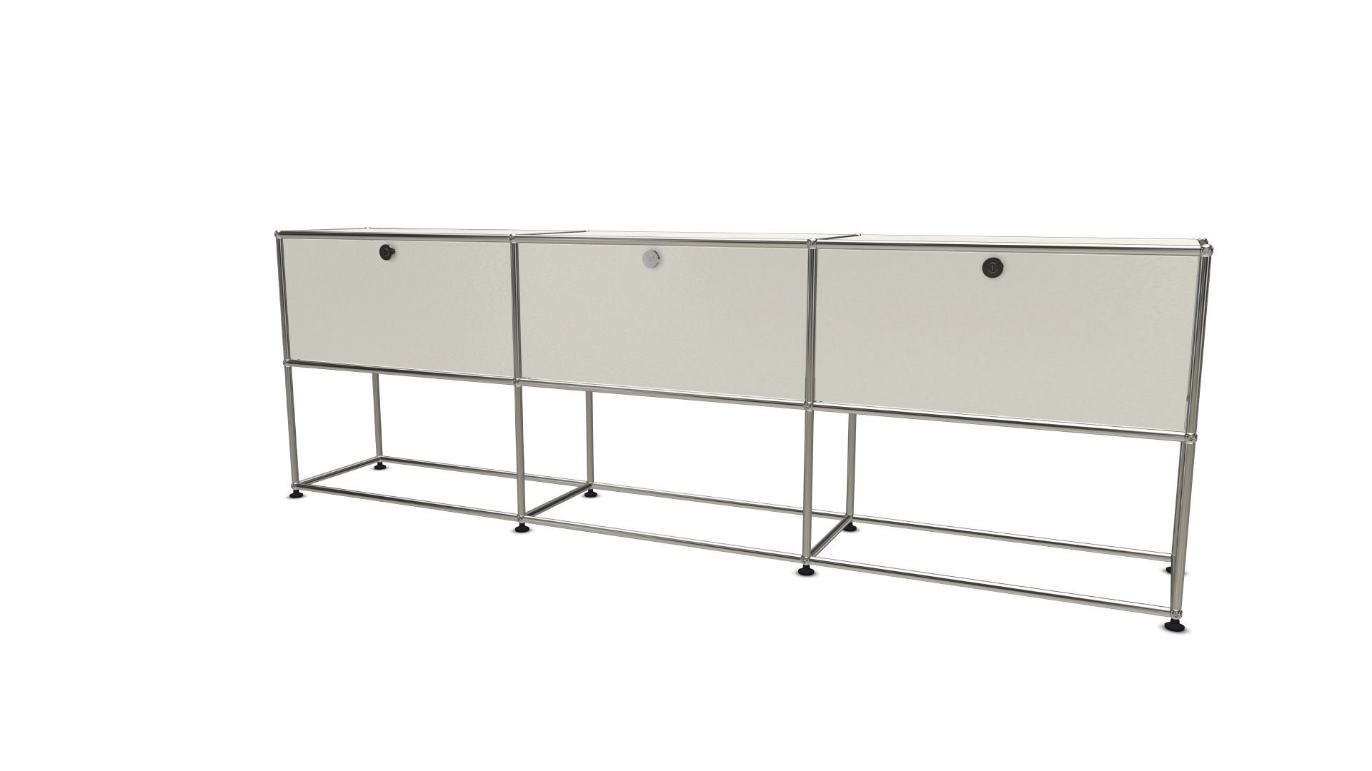 USM Haller Sideboard mit drei weißen Klappen und verchromtem Stahlrohrgestell vor weißem Hintergrund.