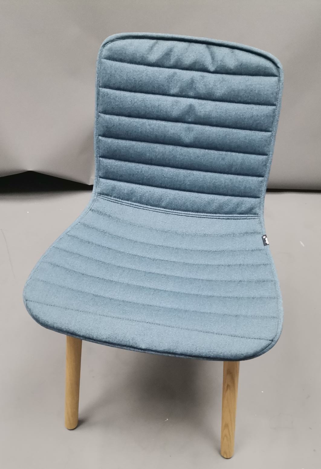 Hal Wood Vollgepolstert EICHE NATUR / SITZÜBERZUG PLANO NERO/EISBLAU Vitra AUSSTELLUNGSSTÜCK