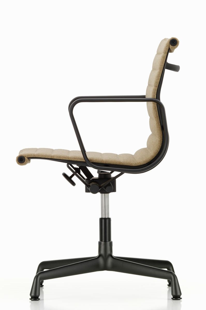 Aluminium Chair EA 132 / EA132 Stuhl Vitra