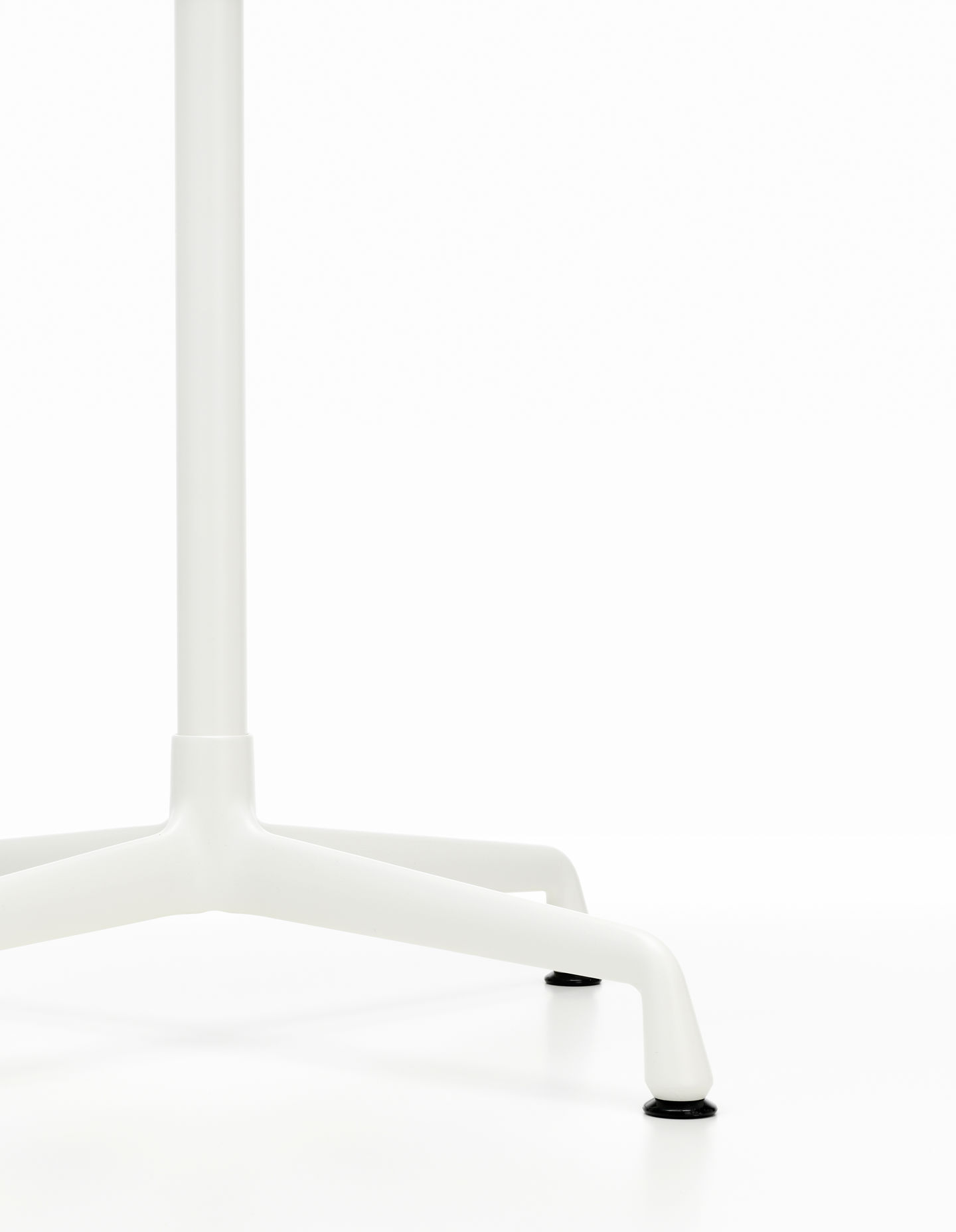 Eames Contract Tables High Stehtisch Ø 80 cm  Vitra