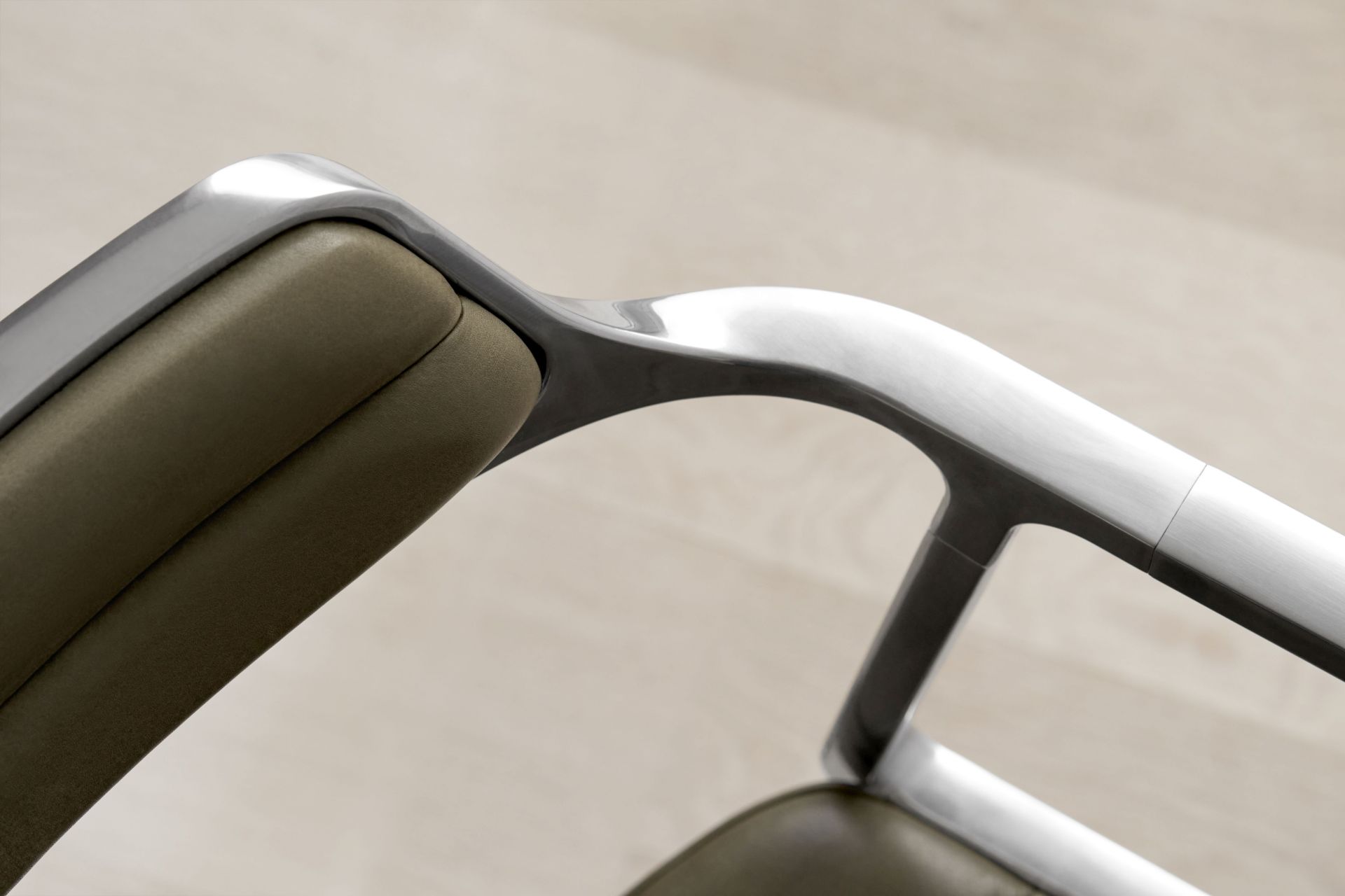 VIPP452 Swivel Stuhl mit Gleitern grünes Leder Vipp VIPP452 Swivel Stuhl mit Gleitern grünes Leder Vipp