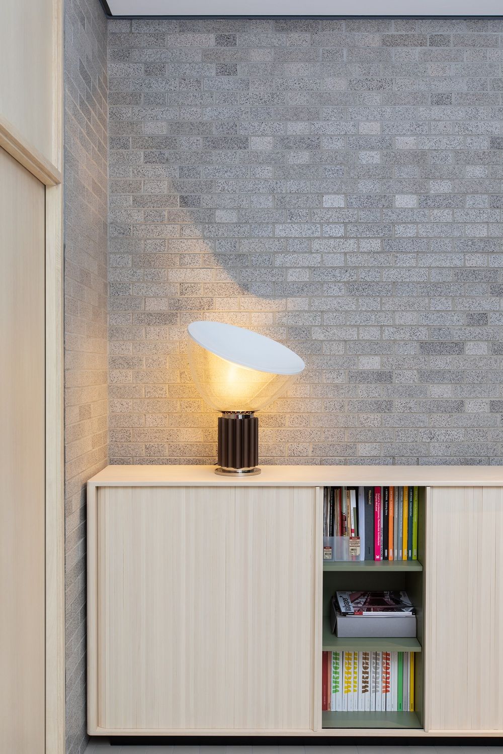 Taccia Small LED Tischleuchte Flos