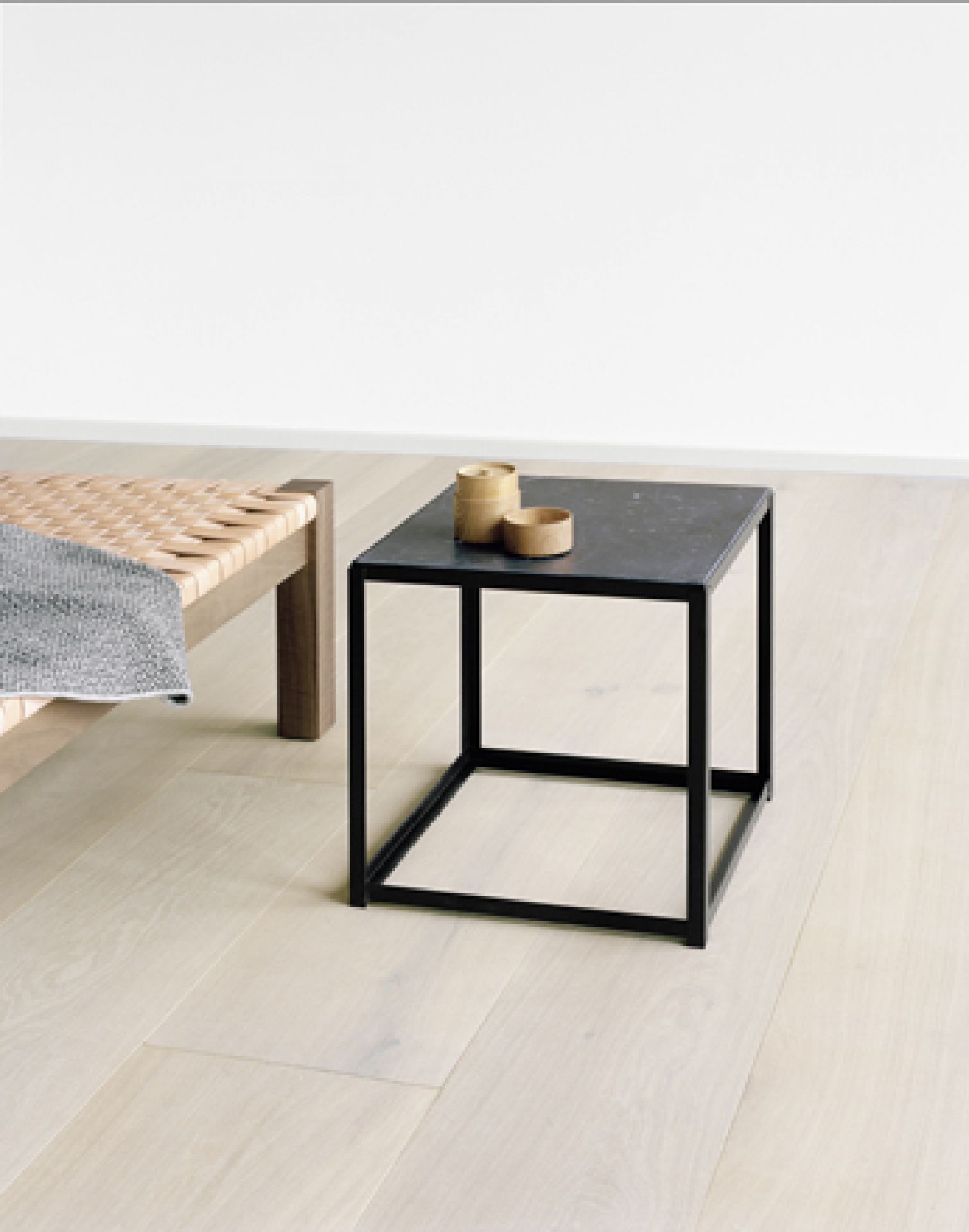 FK12 Fortyforty Beistelltisch Gestell tiefschwarz e15 
