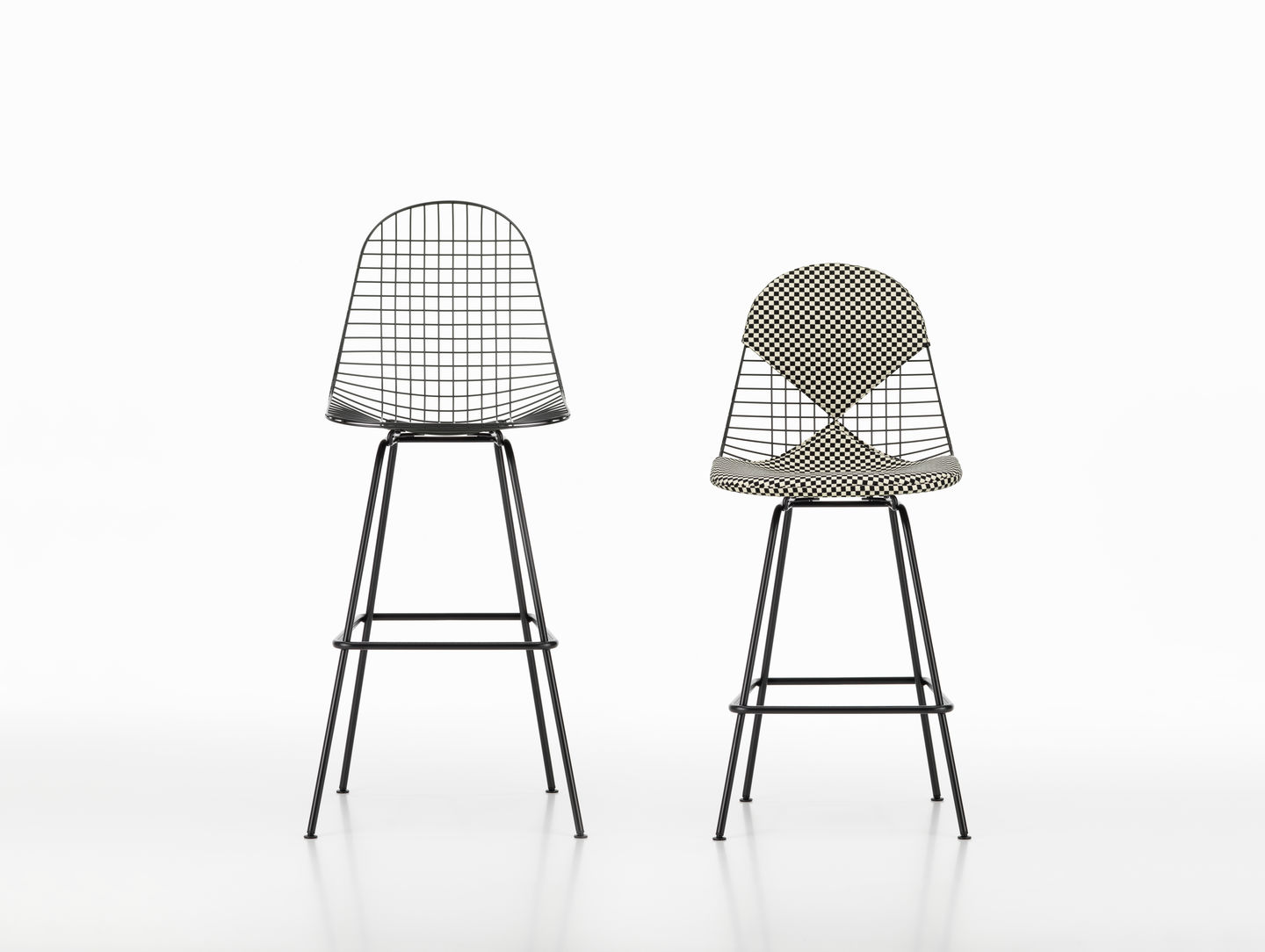 Eames Wire Bar Stool Barhocker Medium mit Sitz- und Rückenpolster Vitra
