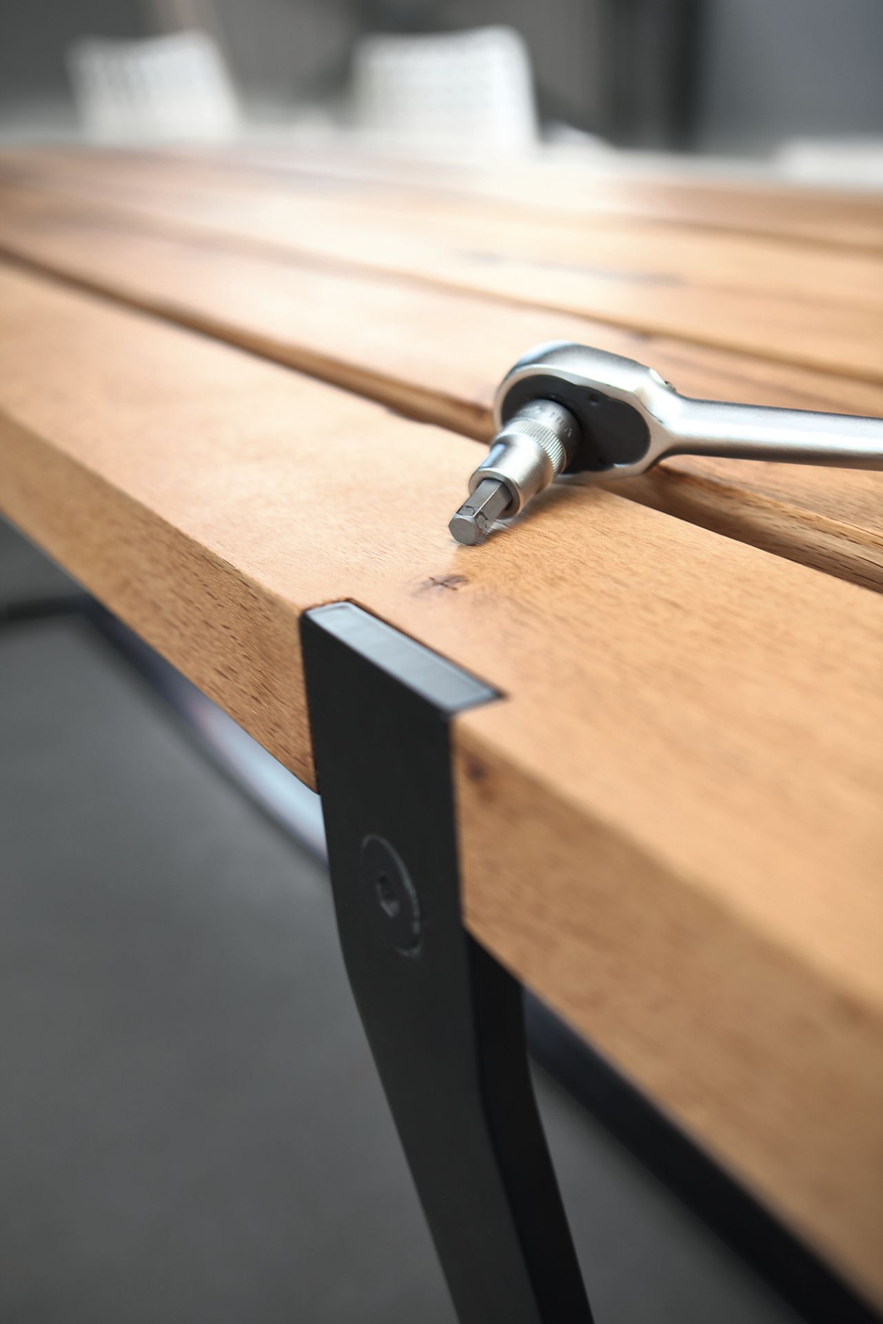 BB 11 Clamp Tisch Nussbaum Janua