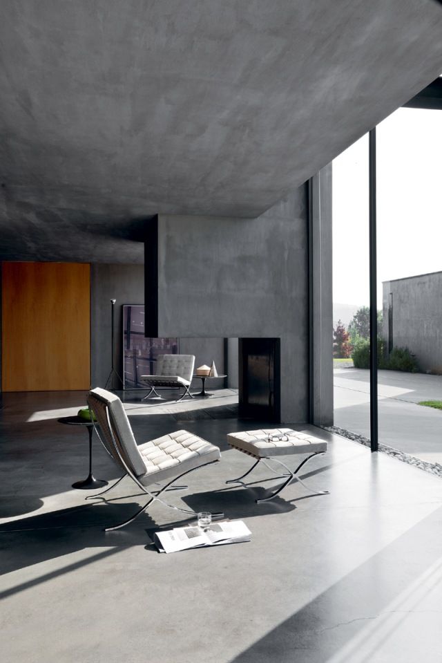 Barcelona Hocker Knoll International