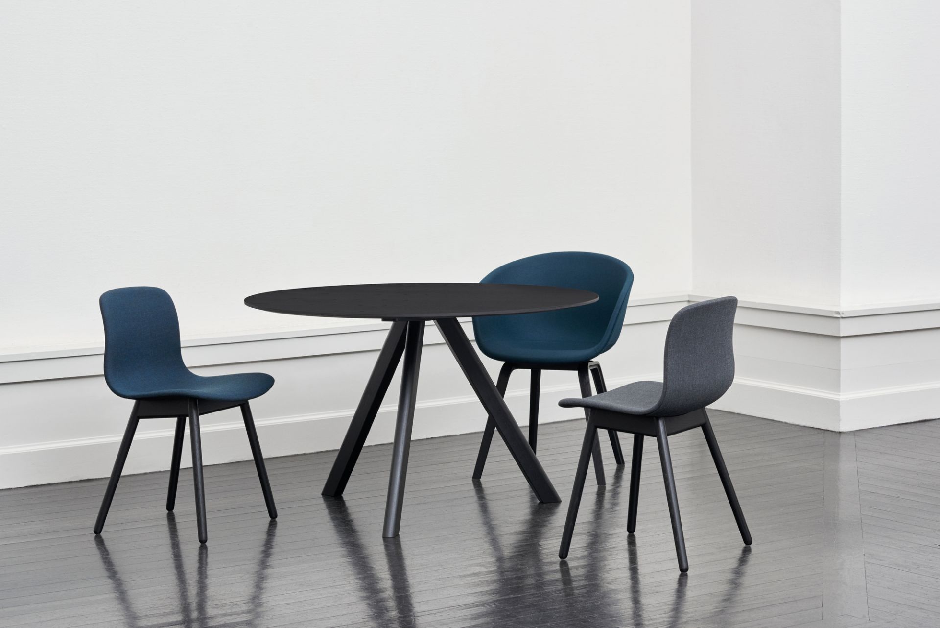 About A Chair AAC23 / AAC 23 Stuhl mit Vollpolster Hay