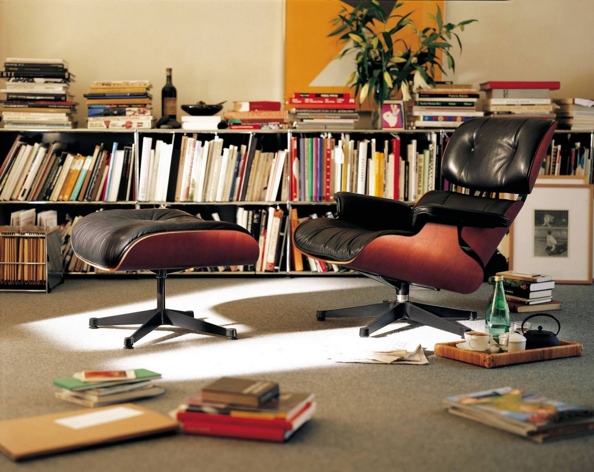 Eames Lounge Chair & Ottoman Armchair Leder Premium Vitra Seiten poliert- schwarz Leder Premium F schwarz Palisander