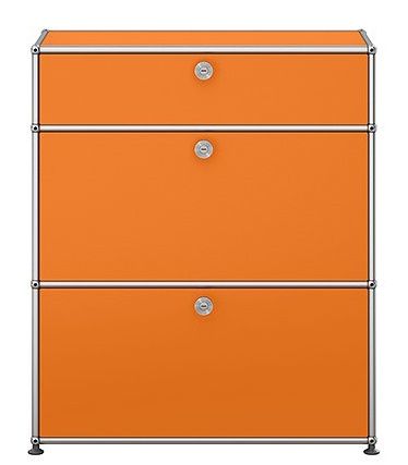 USM Haller Highboard in Reinorange mit zwei Klappen, modernes Designmöbel für stilvolle Wohnraumgestaltung.