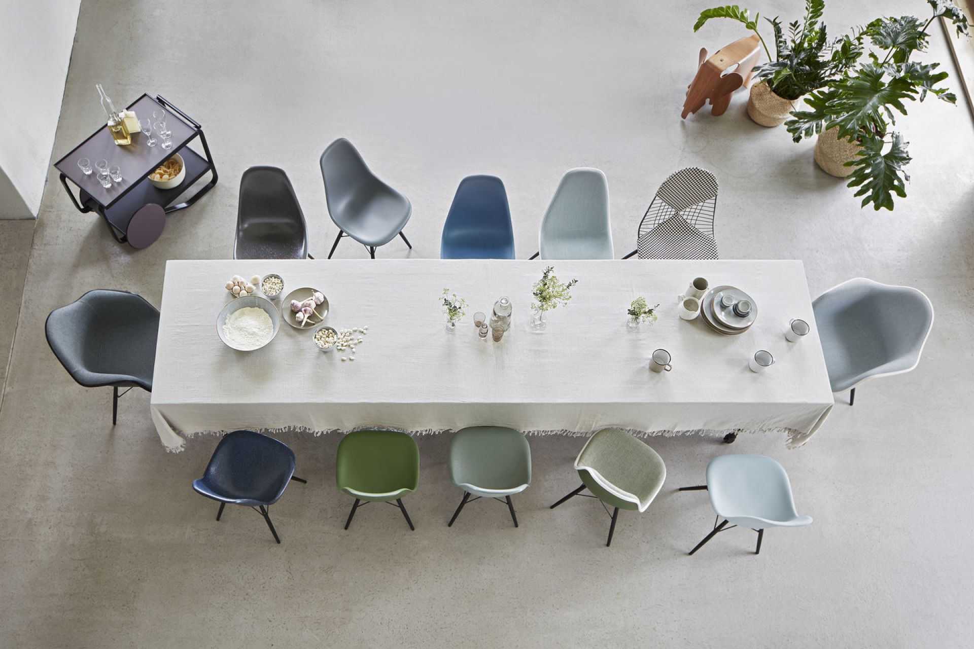 Eames Plastic Arm Chair DAW Stuhl Ahorn Gelblich / Cotton white Vitra EINZELSTÜCK