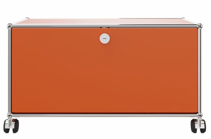 USM Haller TV-Möbel in Reinorange: Moderner Hi-Fi-Schrank mit Rollen und minimalistischem Design für Wohnzimmer.