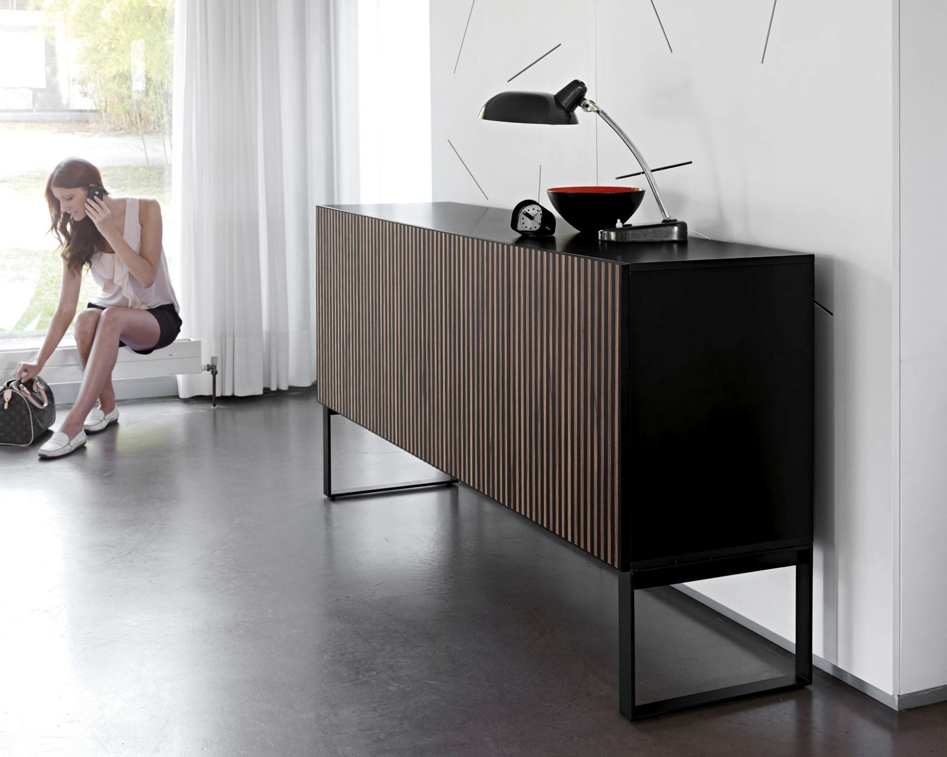 Leon Decor Anrichte 4 Türen schwarz Gestell Minimal Design L Casamania Horm
