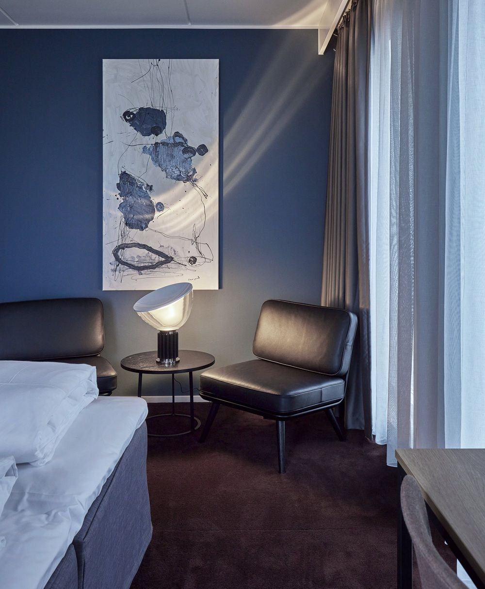 Taccia Small LED Tischleuchte Flos