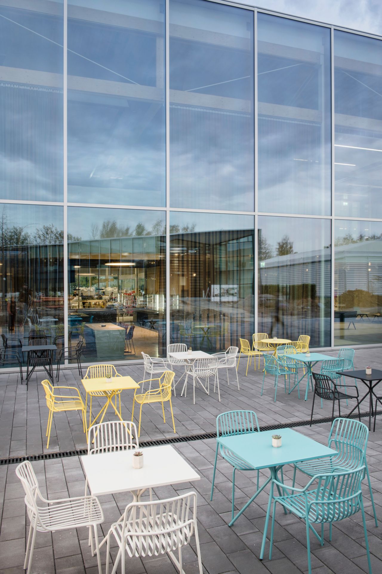 Crona Steel Bistrotisch Quadrat Outdoor Brunner