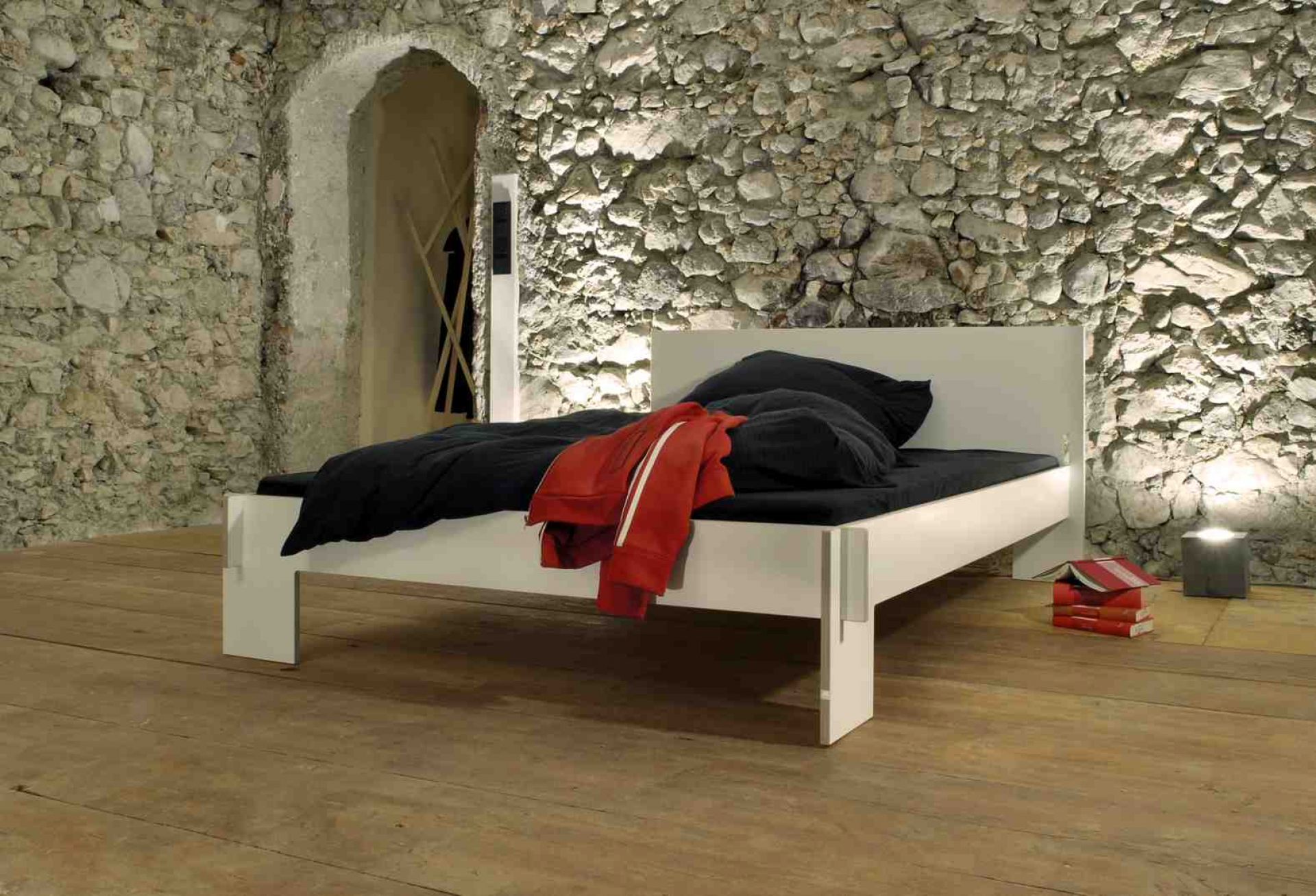 Siebenschläfer Bett mit Kopfteil Nils Holger Moormann