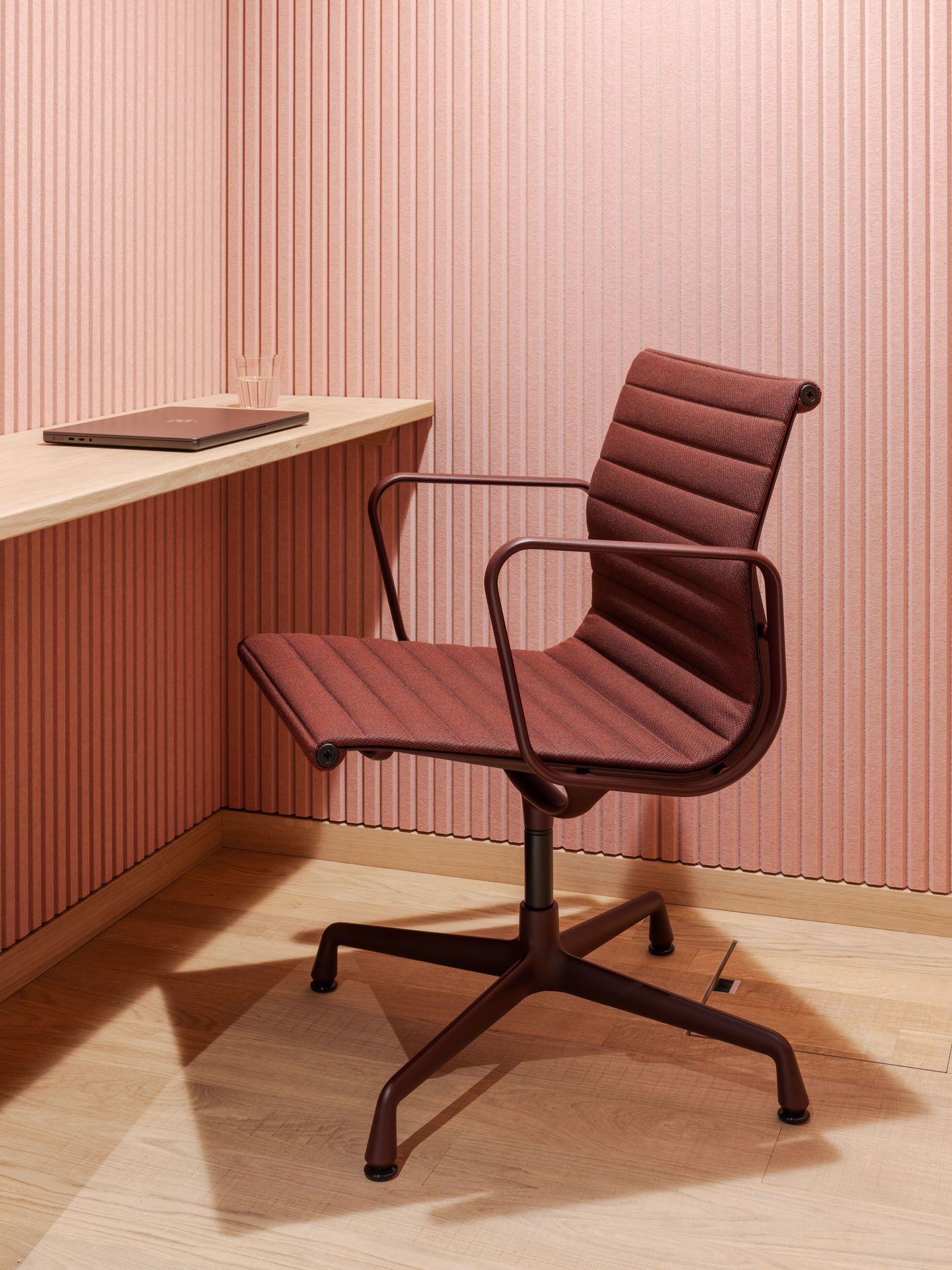 Aluminium Chair EA 107 / EA107 Stuhl Vitra