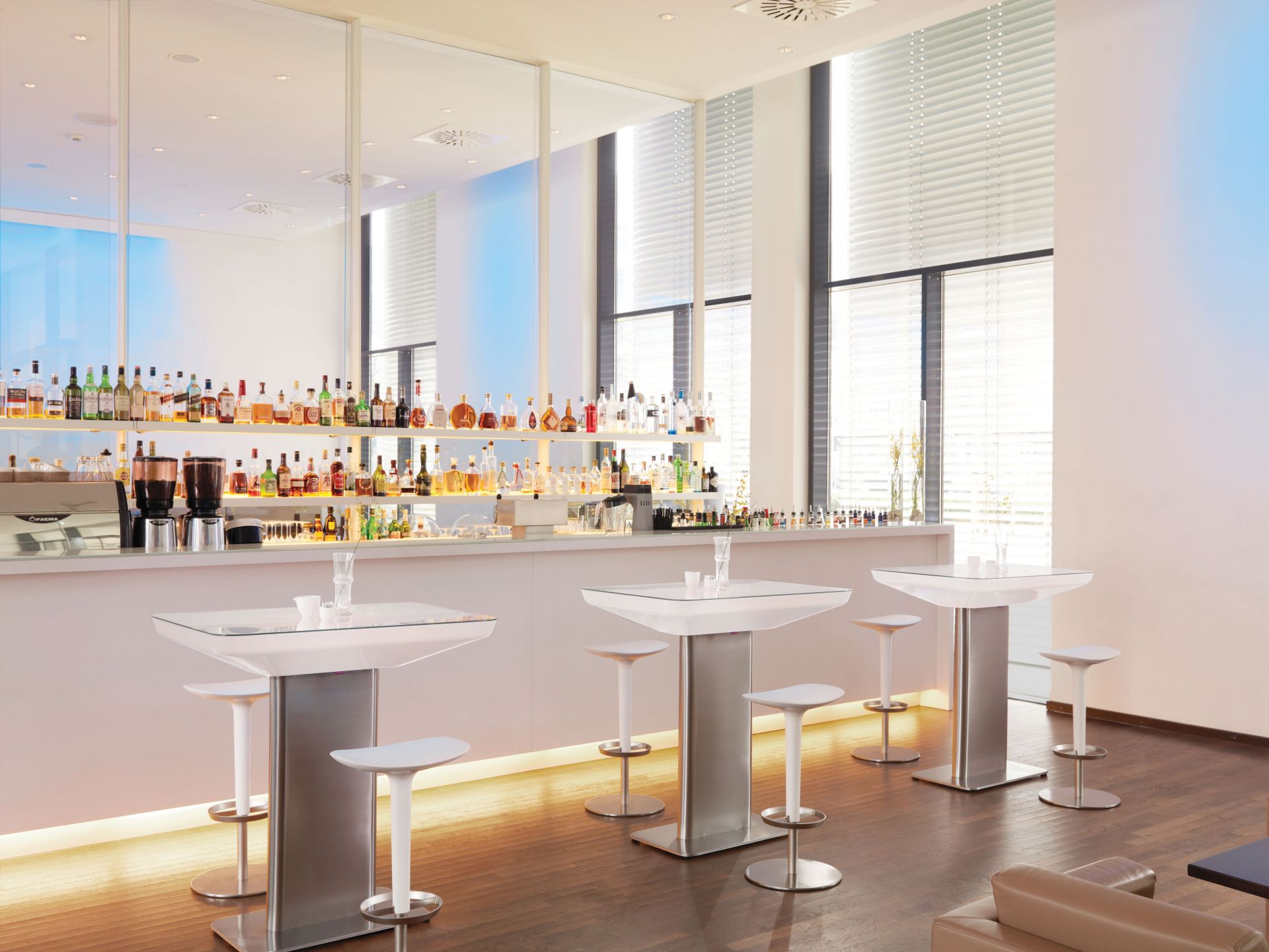 Studio 105 Stehtisch Indoor Moree