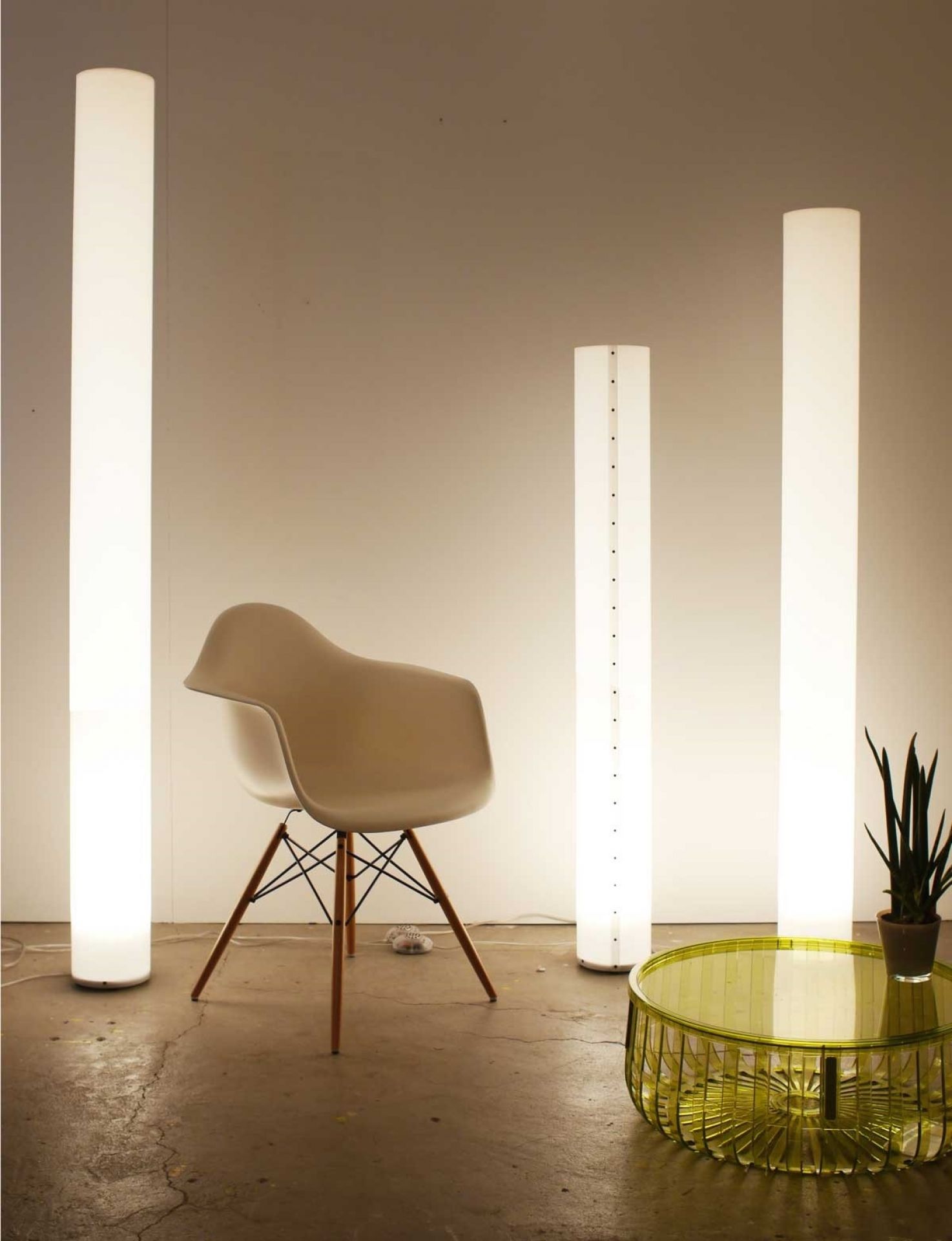 White Floor LED Stehleuchte XL Chameledeon