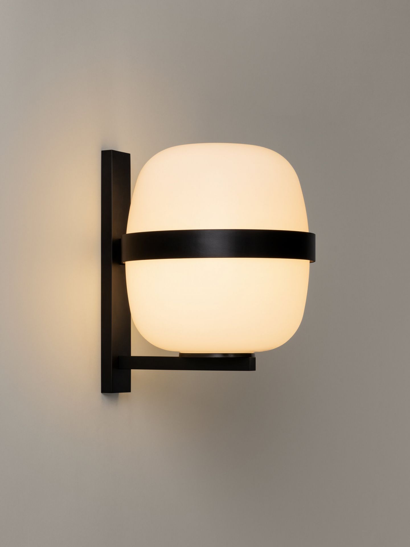 Wally Cesta Wandleuchte schwarz Santa & Cole