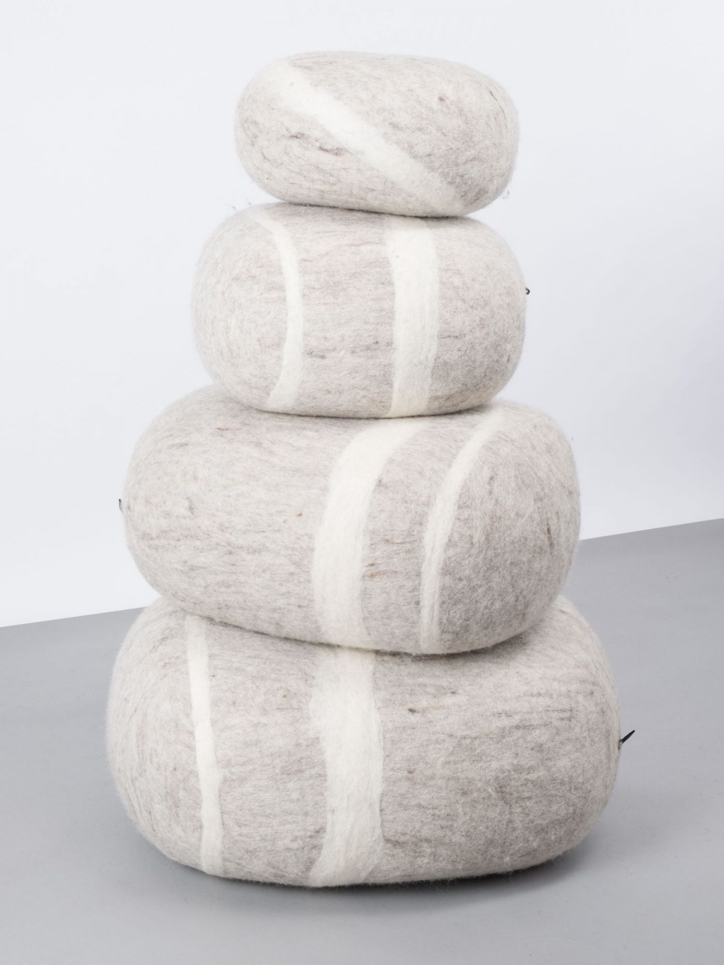 Filz Kieselstein Hocker XL Béla myfelt