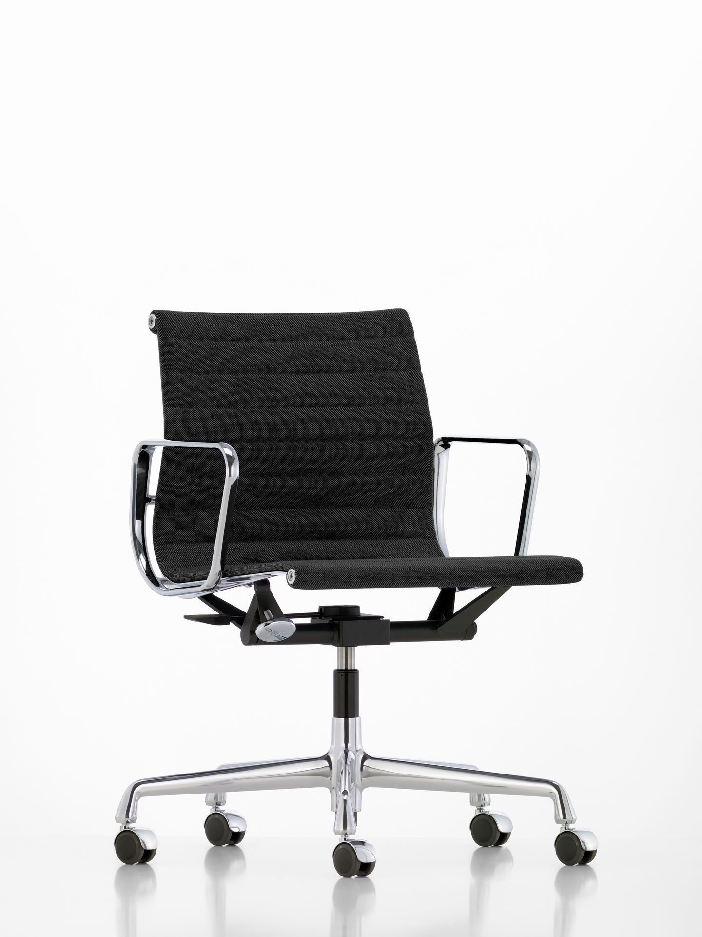 Aluminium Chair EA 118 / EA118 Stuhl Vitra