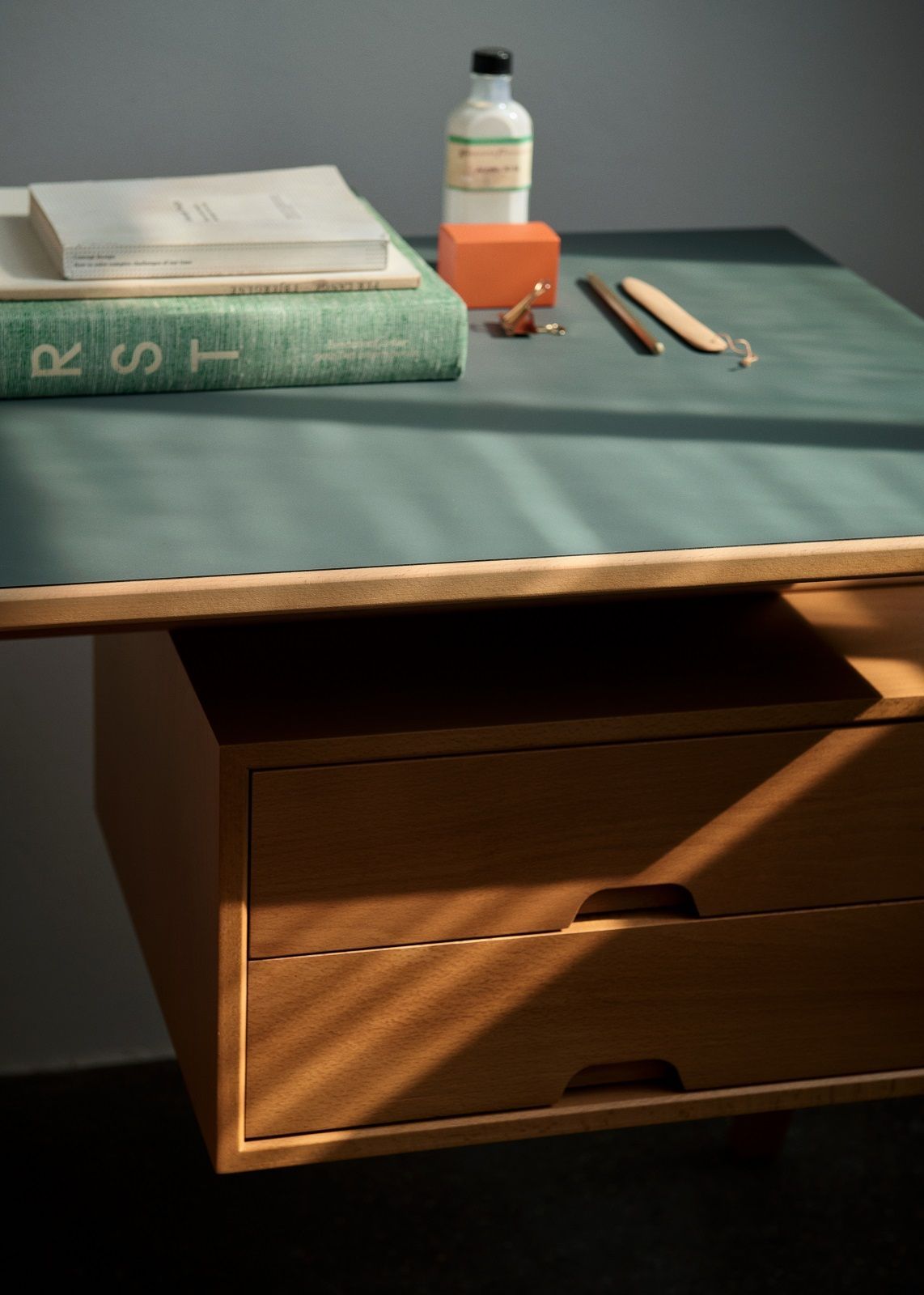 Daystak RD2 / RD3 Table Tisch / Schreibtisch AndTradition