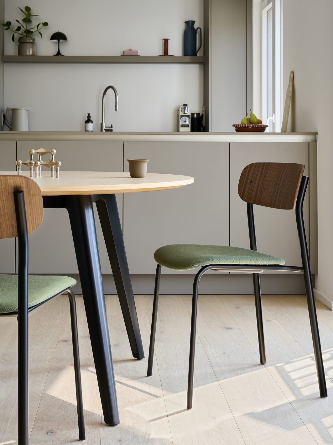 S 243 / S243 Stahlrohr Stuhl OLIVGRÜN Thonet EINZELSTÜCK