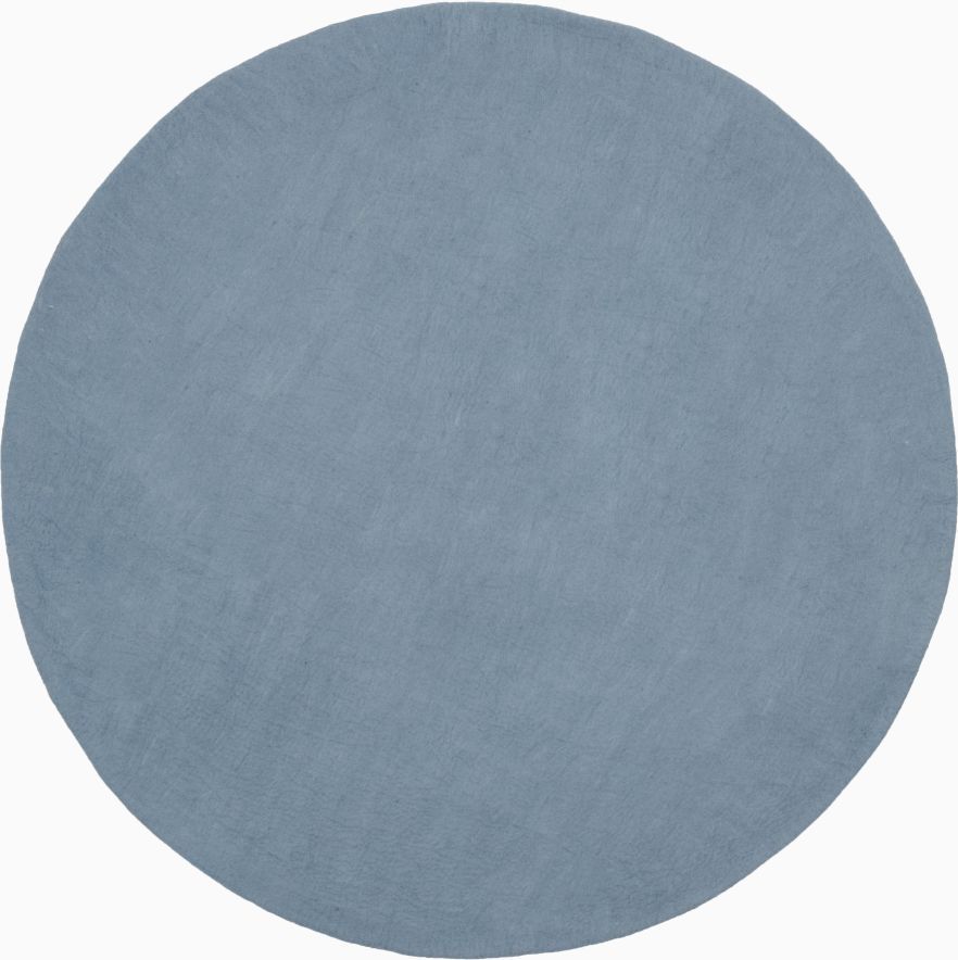 Hellblauer, runder Filzteppich (Ø 160 cm) von myfelt. Ideal als Teppich für Wohnzimmer und Schlafzimmer.