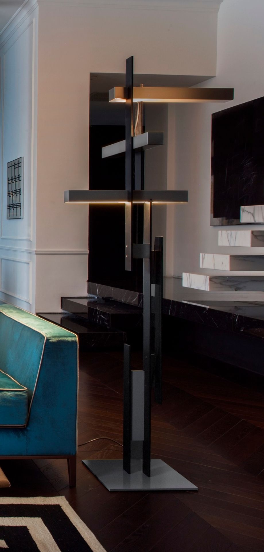 Las Mist-o LED Stehleuchte in Schwarz und Grau: Moderne Designleuchte für stilvolle Innenräume.