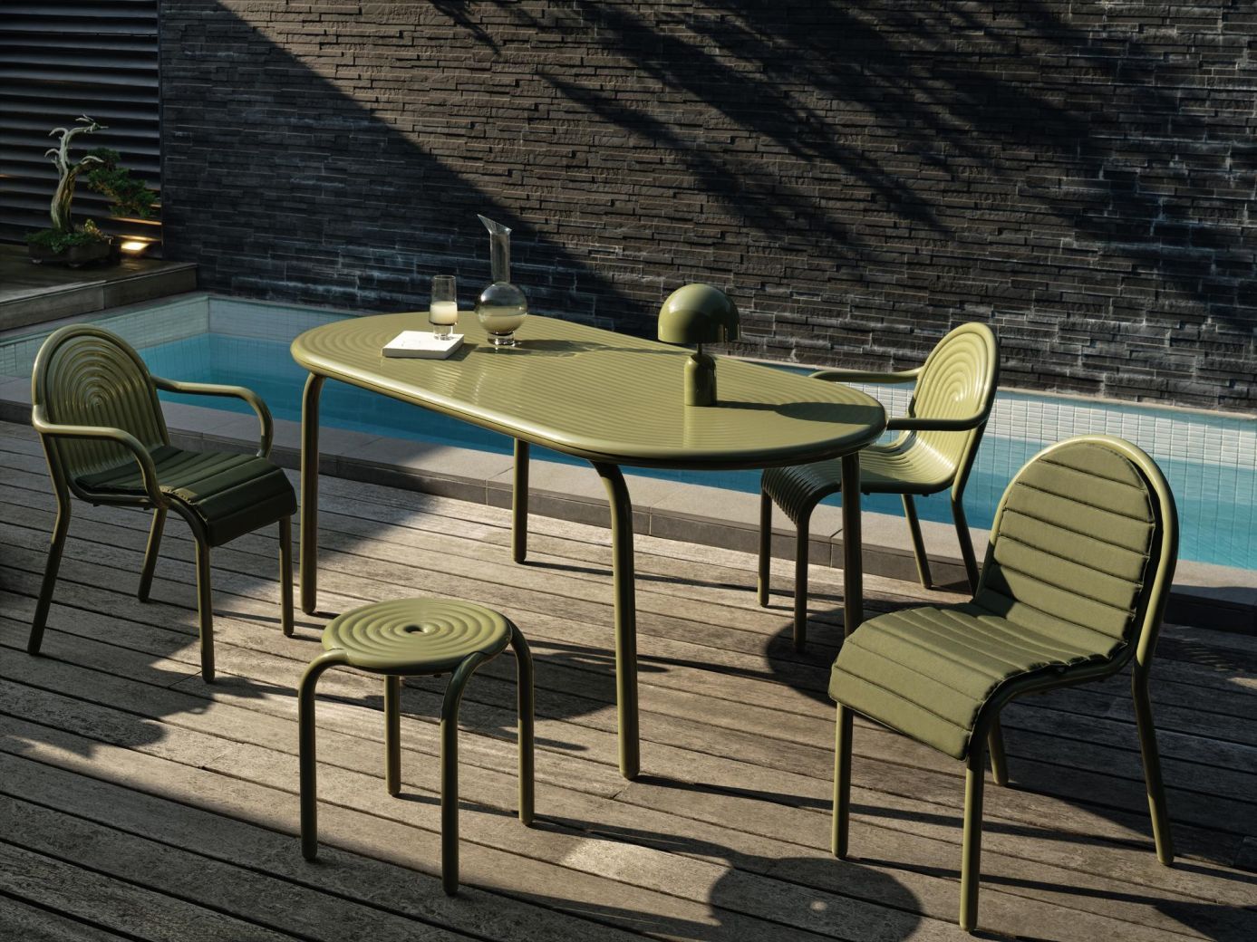 Groove Outdoor Armlehnstuhl Putty Tom Dixon