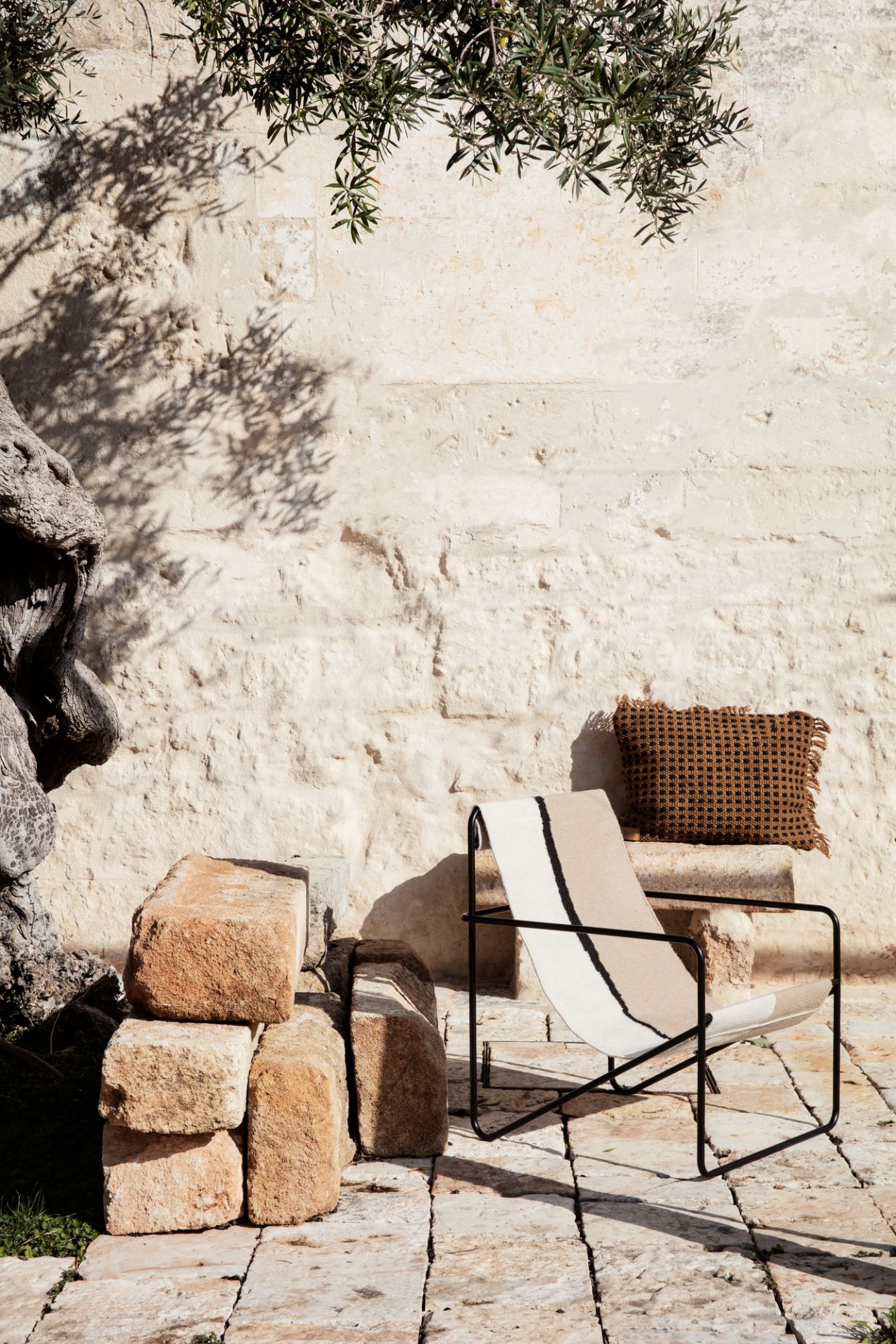 Desert Chair Loungesessel Schwarz Ferm Living
