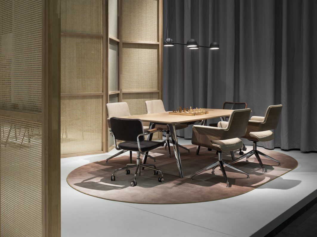 S 847 PVD Drehsessel Thonet