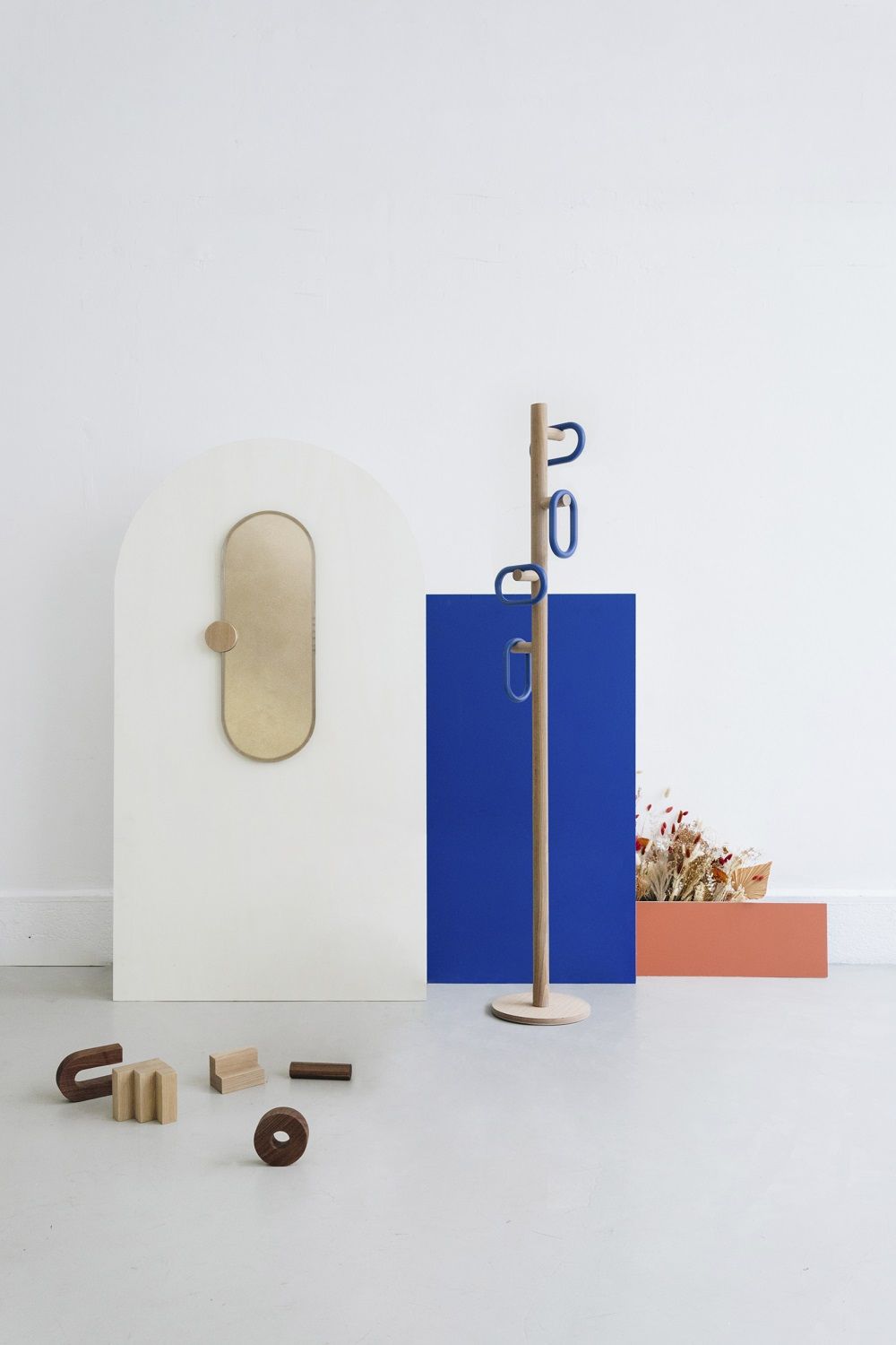 Fernand Coat Stand Kleiderständer Hartô Eiche / Schwarz