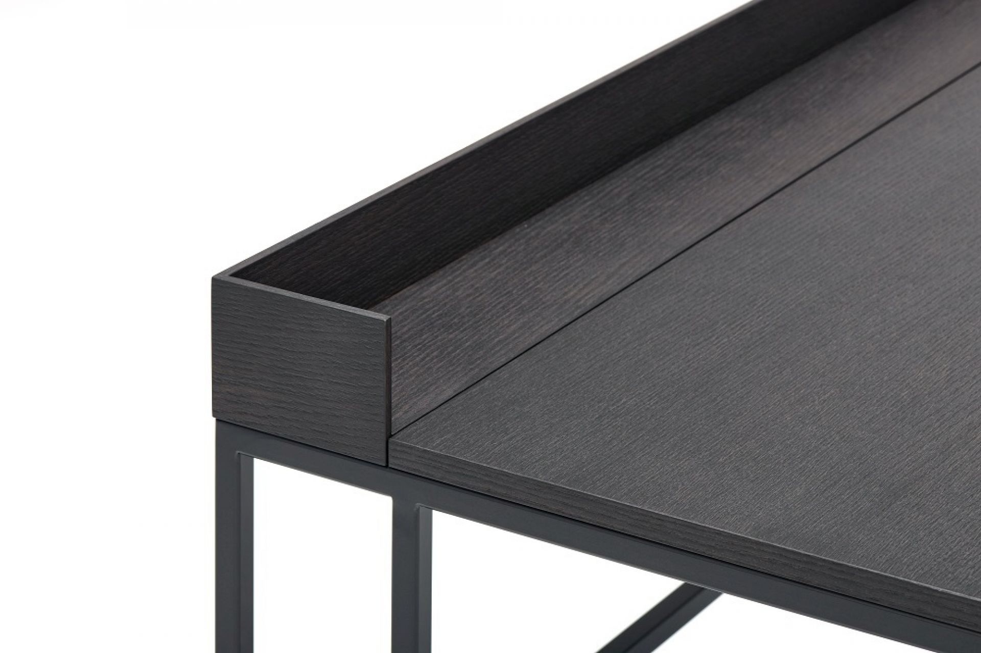 Detailaufnahme vom VENTI HOME LIGHT Schreibtisch in Blecheiche und Weiß matt, modernes Design mit Ablage.