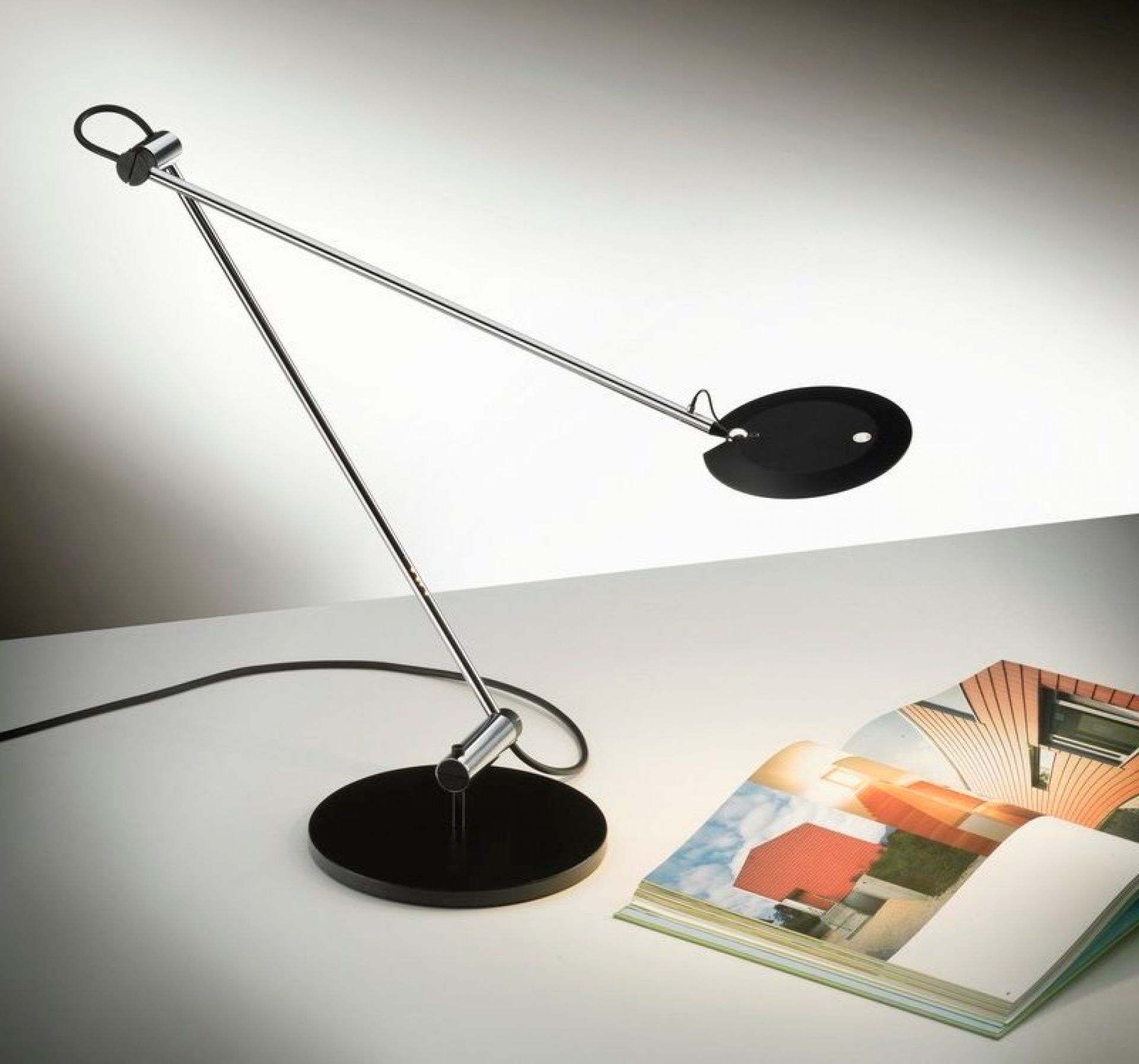 PINA LED T Tischleuchte Baltensweiler