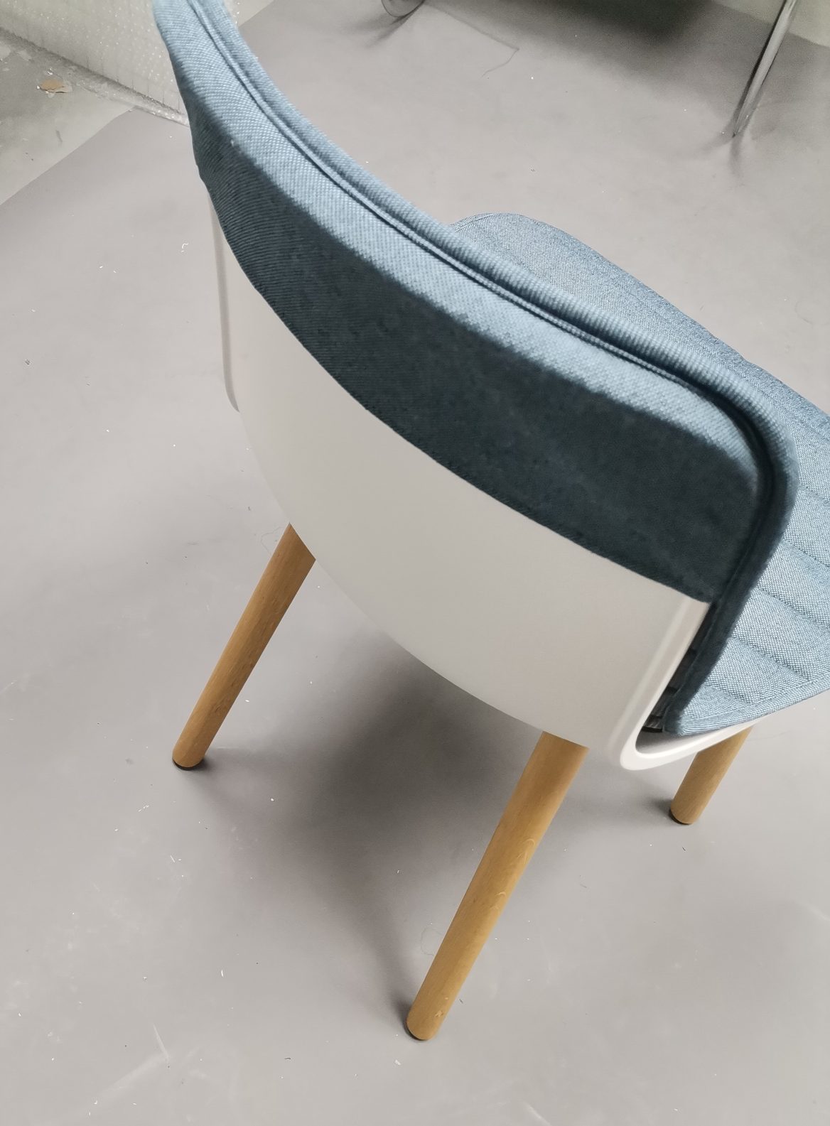 Hal Wood Vollgepolstert EICHE NATUR / SITZÜBERZUG PLANO NERO/EISBLAU Vitra MÄNGELEXEMPLAR