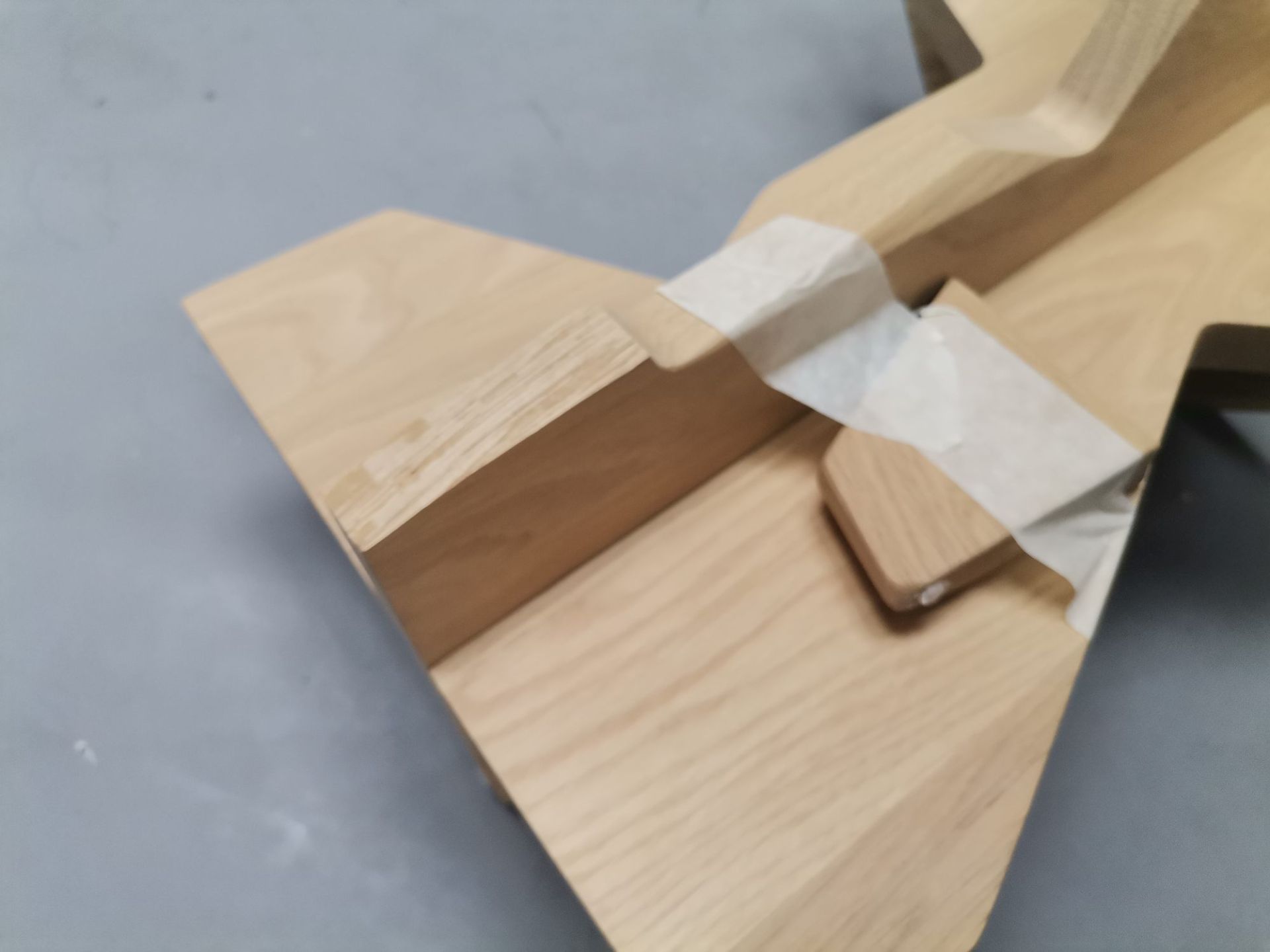 Fels Hocker EICHE GEWACHST MIT WEISS PIGMENTIERT Out MAENGELEXEMPLAR