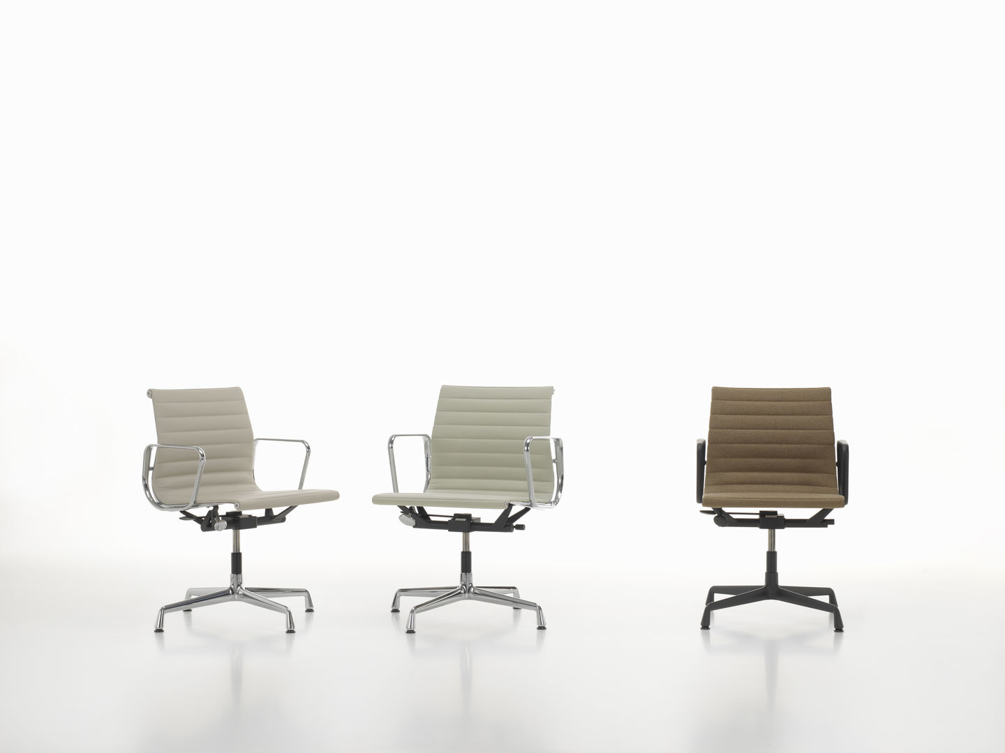 Aluminium Chair EA 132 / EA132 Stuhl Vitra