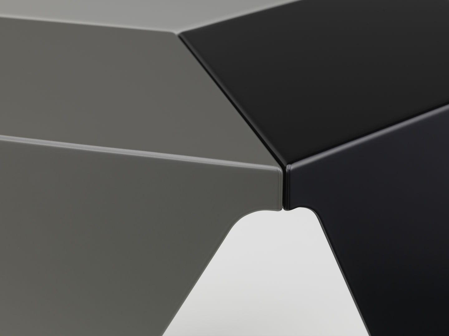 Prismatic Table Beistelltisch geometrisch Vitra