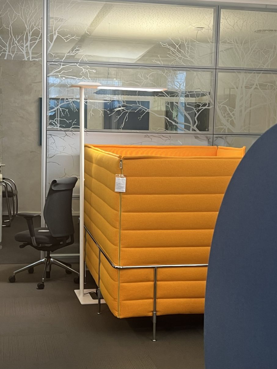 Alcove Cabin Highback 2-Sitzer Vitra AUSSTELLUNGSSTÜCK / GEBRAUCHTMÖBEL