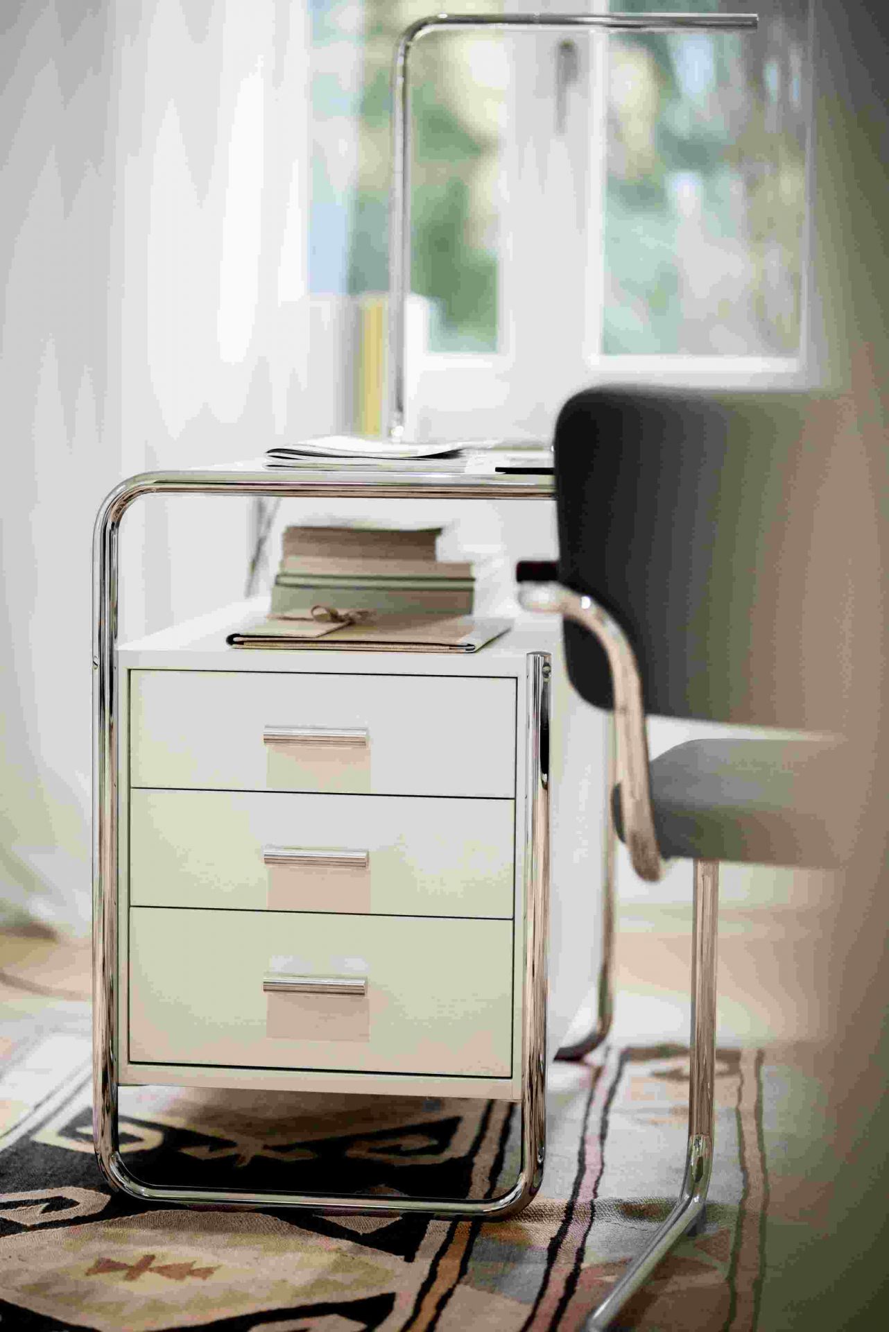 Lum 50 Tischleuchte Thonet-Verchromt