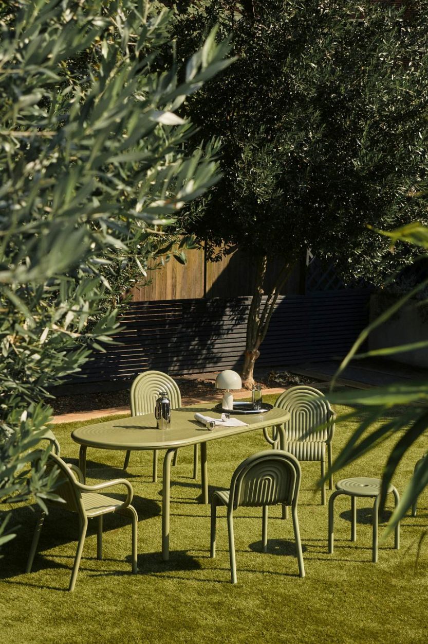 Groove Outdoor Armlehnstuhl Putty Tom Dixon